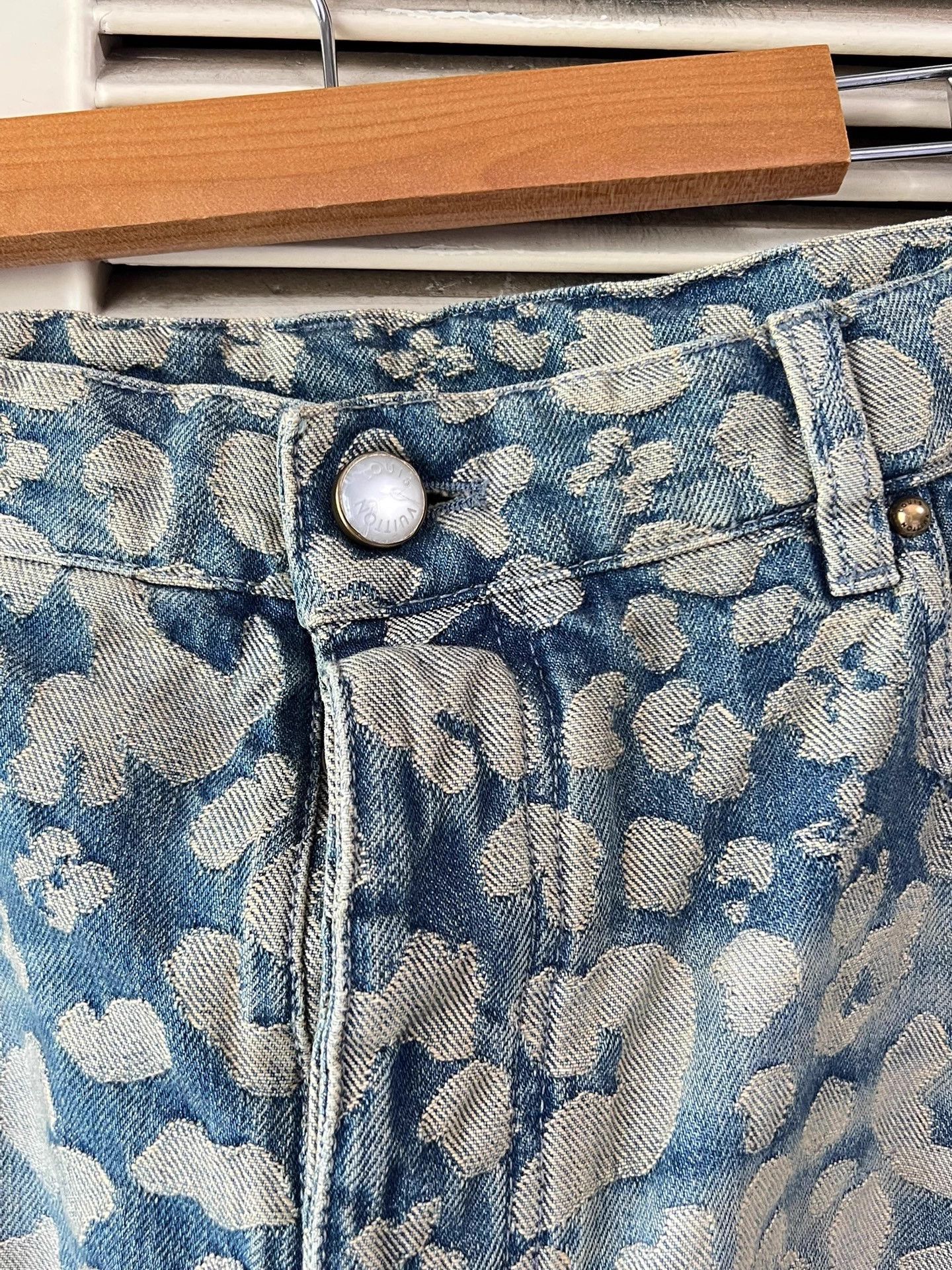 Louis Vuitton LV Classic Monogram Jeans 38 (Near Mint) Size 27" / US 4 / IT 40 - 4 Thumbnail