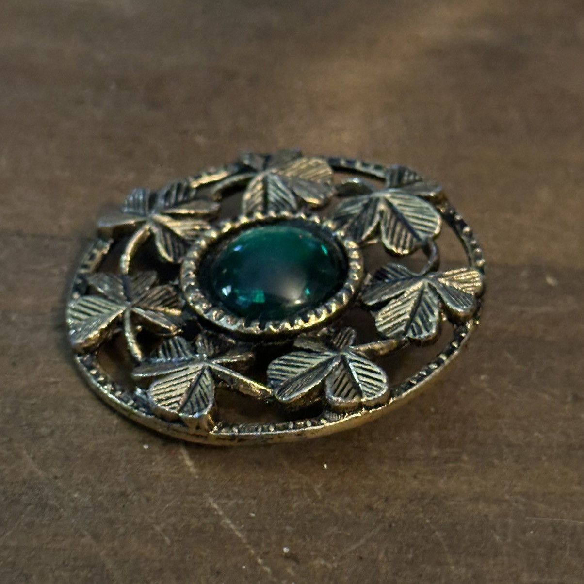Vintage Vintage gold tone shamrocks and green cabochon stone brooch Size ONE SIZE - 3 Thumbnail