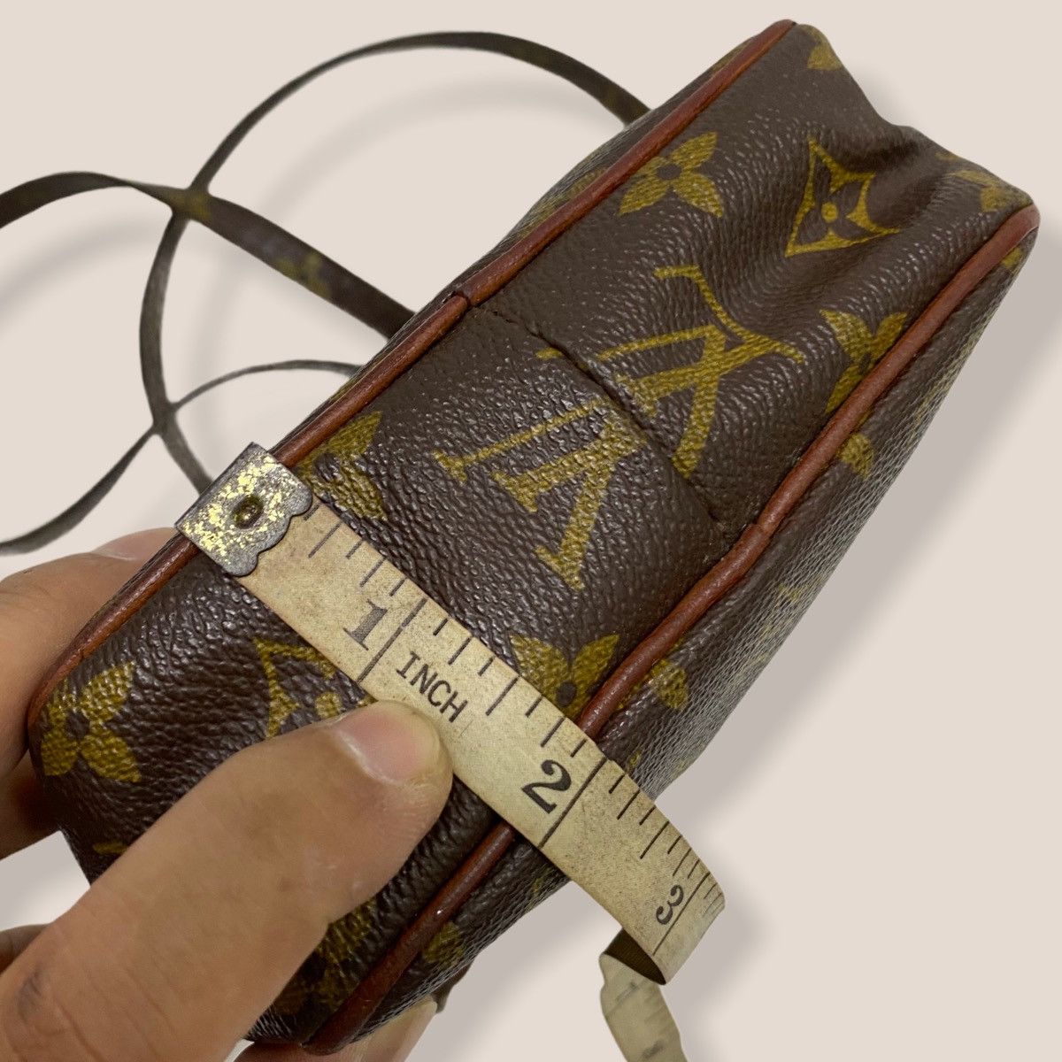 Vintage ‼️YES‼️ AUTHENTIC LOUIS VUITTON DANUBE ECLAIR ZIPPER SLING BAG Size ONE SIZE - 14 Thumbnail