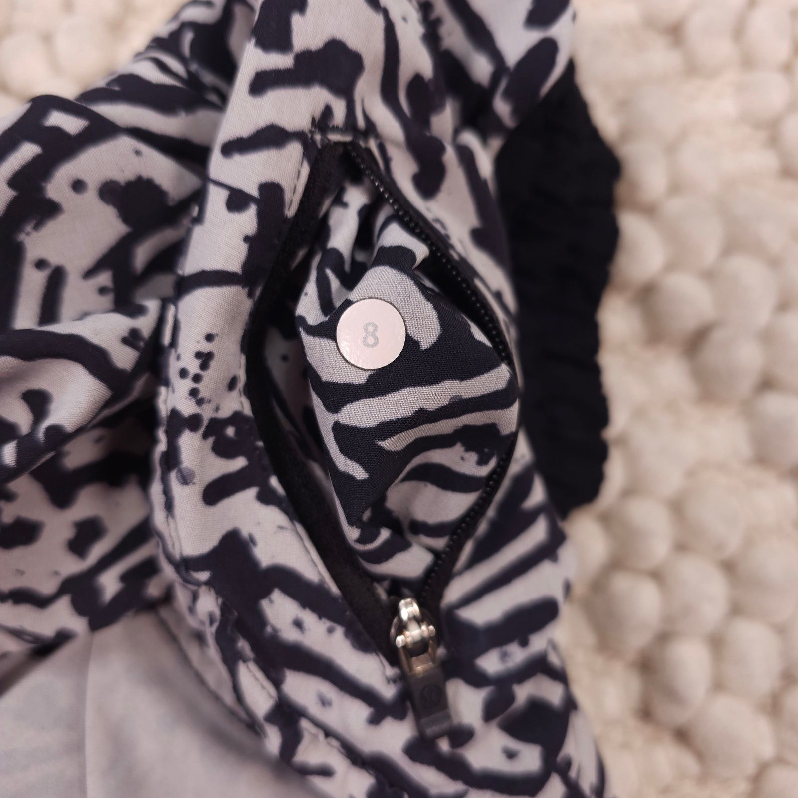 Lululemon Lululemon Tracker Short III *4-way Stretch White Black Sz 8 Size 30" / US 8 / IT 44 - 5 Thumbnail