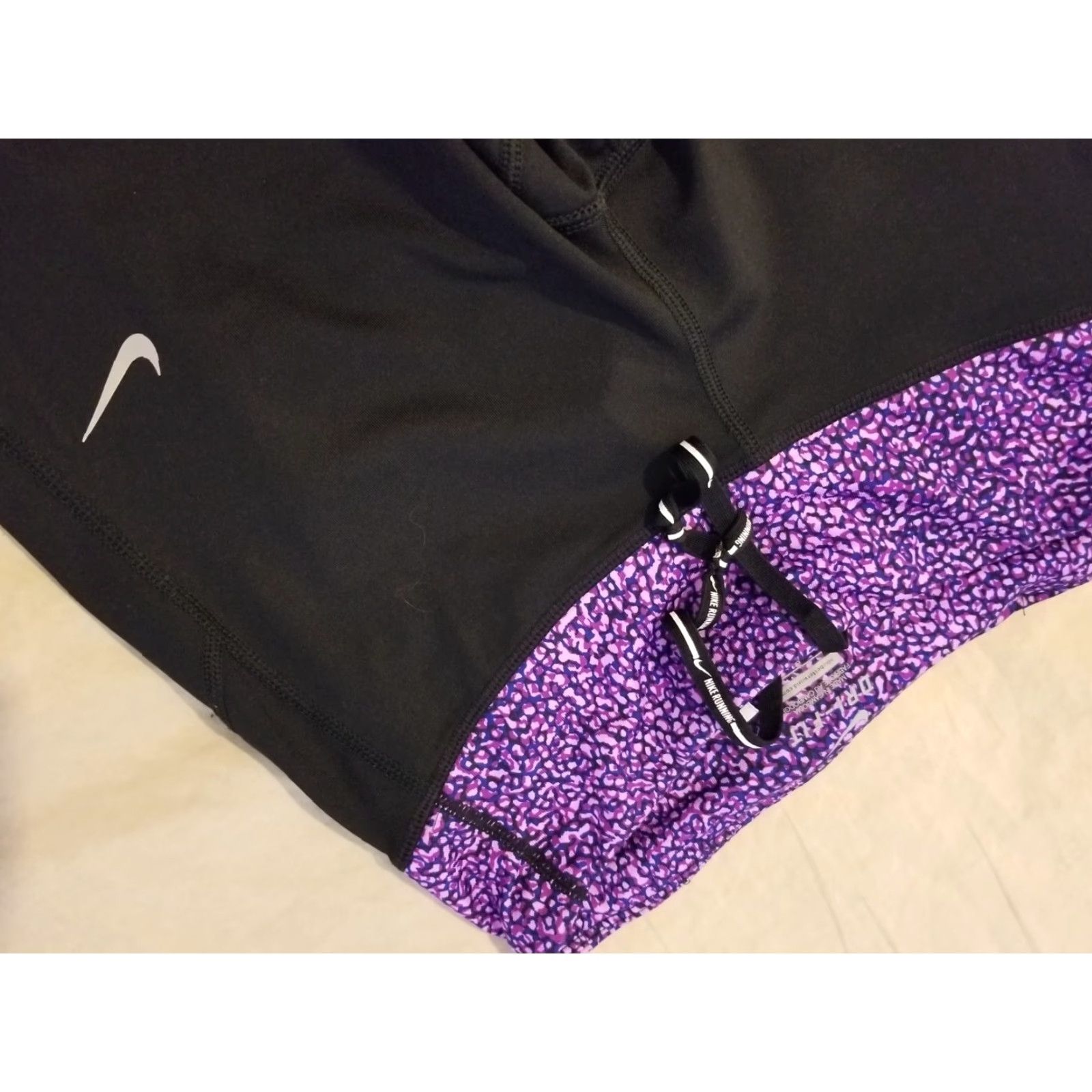 Nike Womens Nike Pants S Small Black Athletic Gym Workout Capri Size 28" / US 6 / IT 42 - 4 Thumbnail
