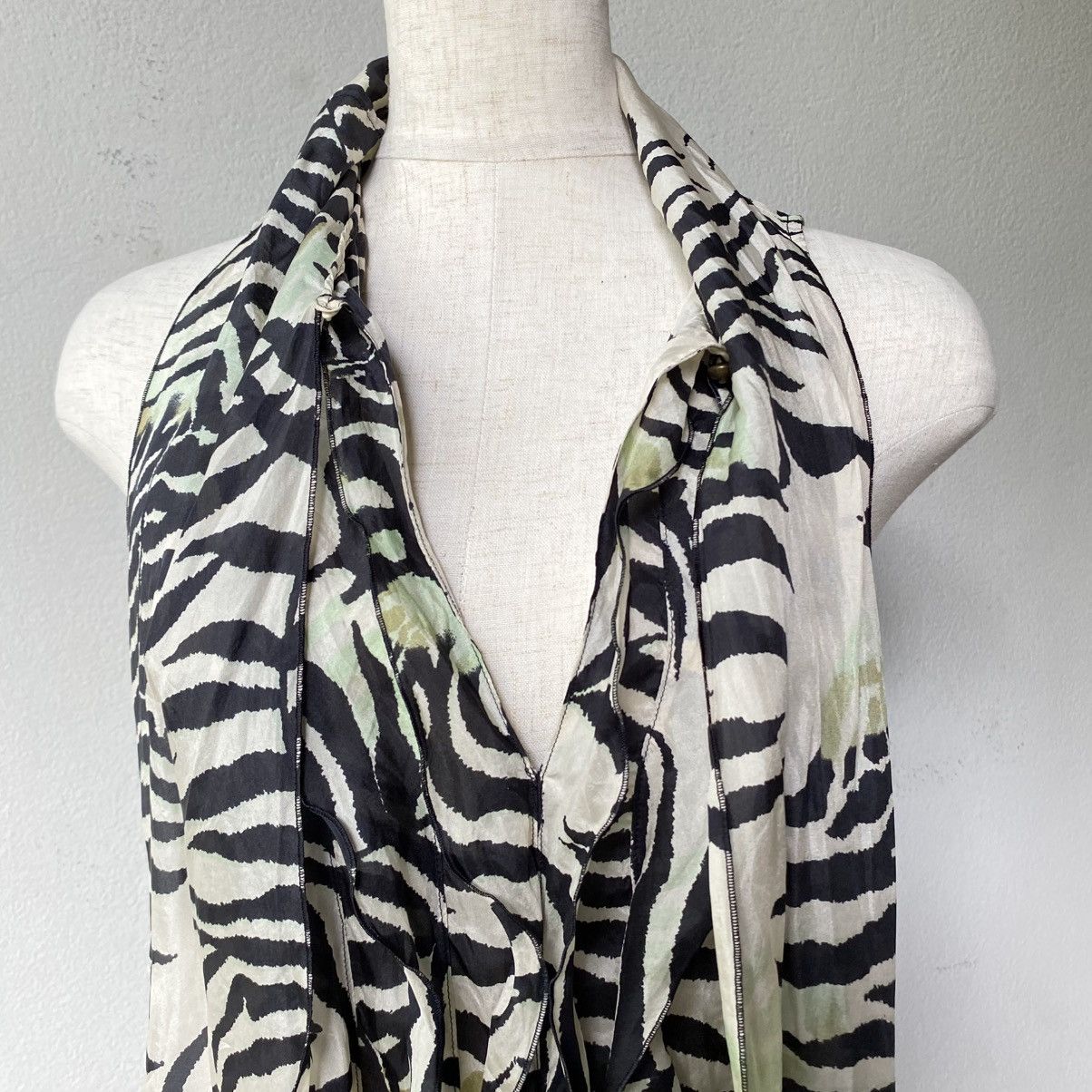 Max Mara MaxMara Zebra Print Sleeveless Bow Blouse Size M / US 6-8 / IT 42-44 - 11 Thumbnail