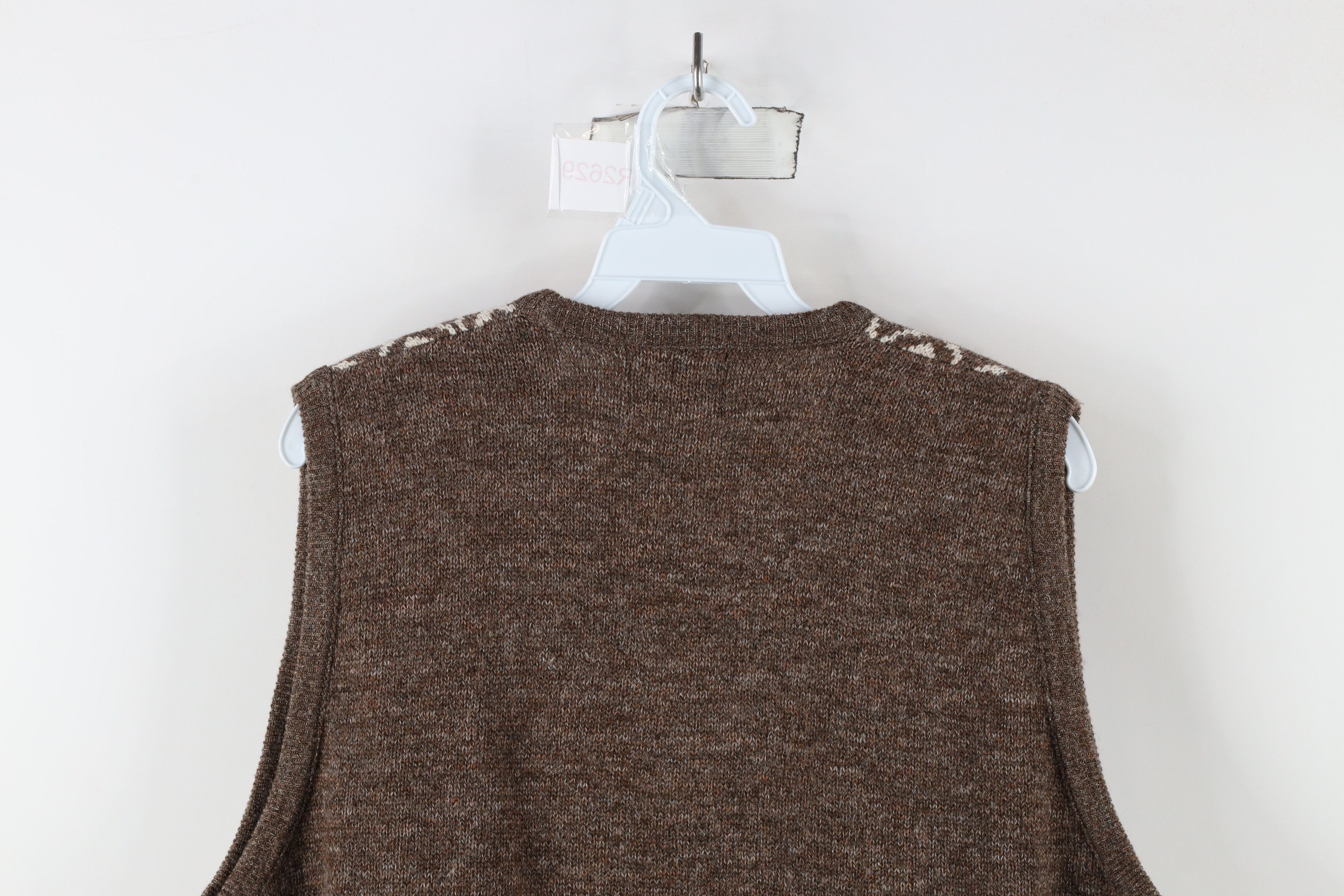 Vintage Vintage 70s Streetwear Fair Isle V-Neck Sweater Vest USA Size US L / EU 52-54 / 3 - 7 Thumbnail