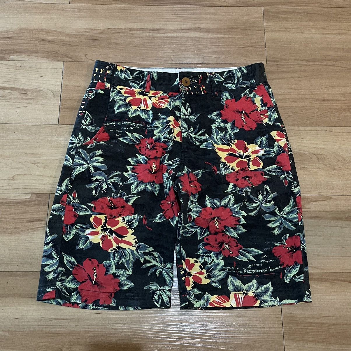 Japanese Brand Calee hawaii aloha flower short pant Size US 30 / EU 46 - 1 Thumbnail