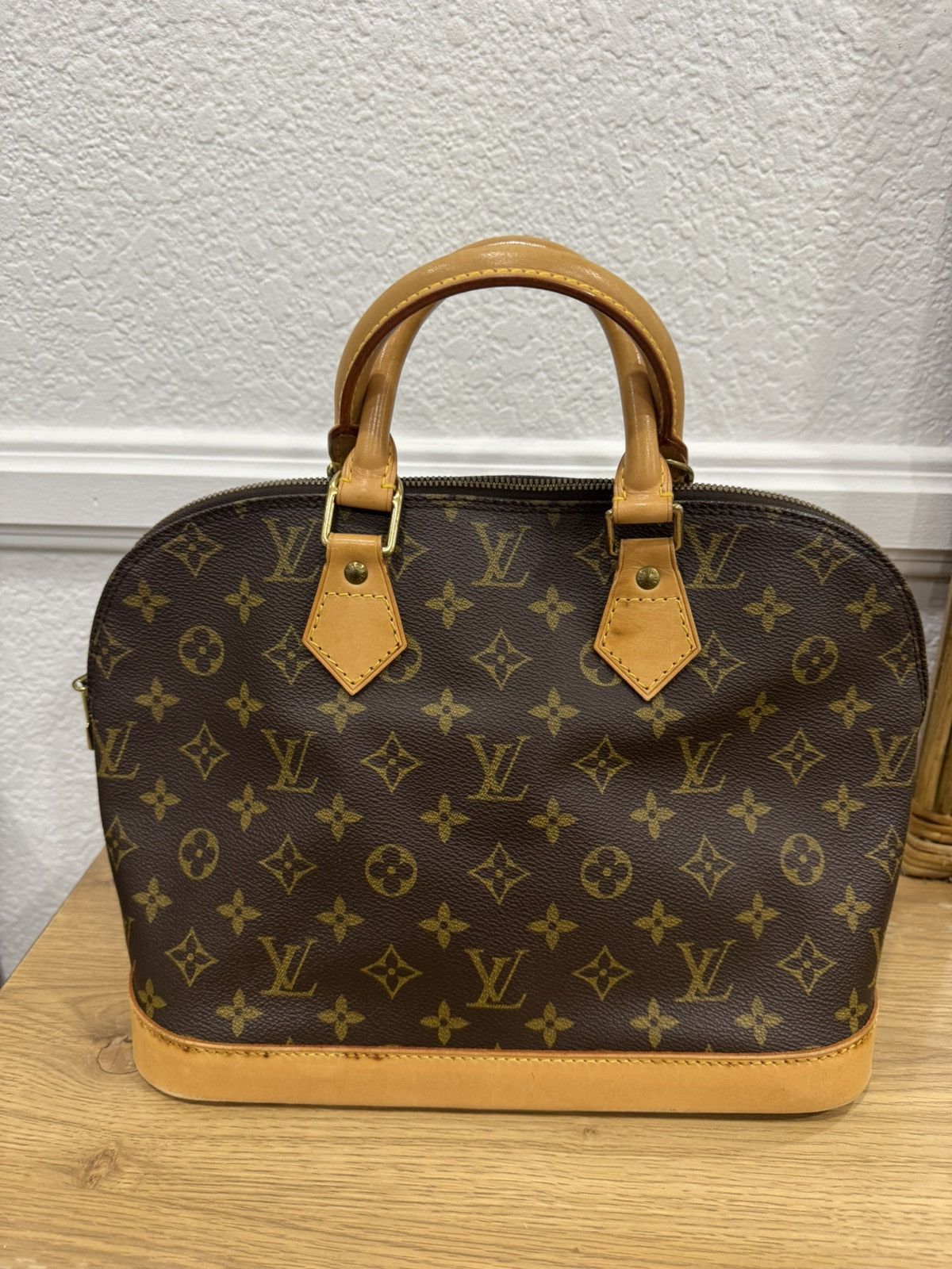 Louis Vuitton Louis Vuitton Alma PM Monogram Handbag Size ONE SIZE - 2 Thumbnail