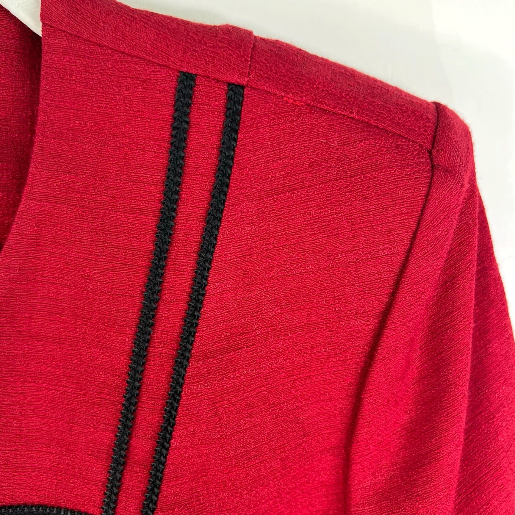 Vintage VINTAGE Petite Perceptions Pants Suit Set Women 10P Red Black Rayon Acetate 2-Piece Jacket Pants 3-Button 38/28 Inseam 28" US Made Womens Size 10P Size 32" / US 10 / IT 46 - 4 Thumbnail
