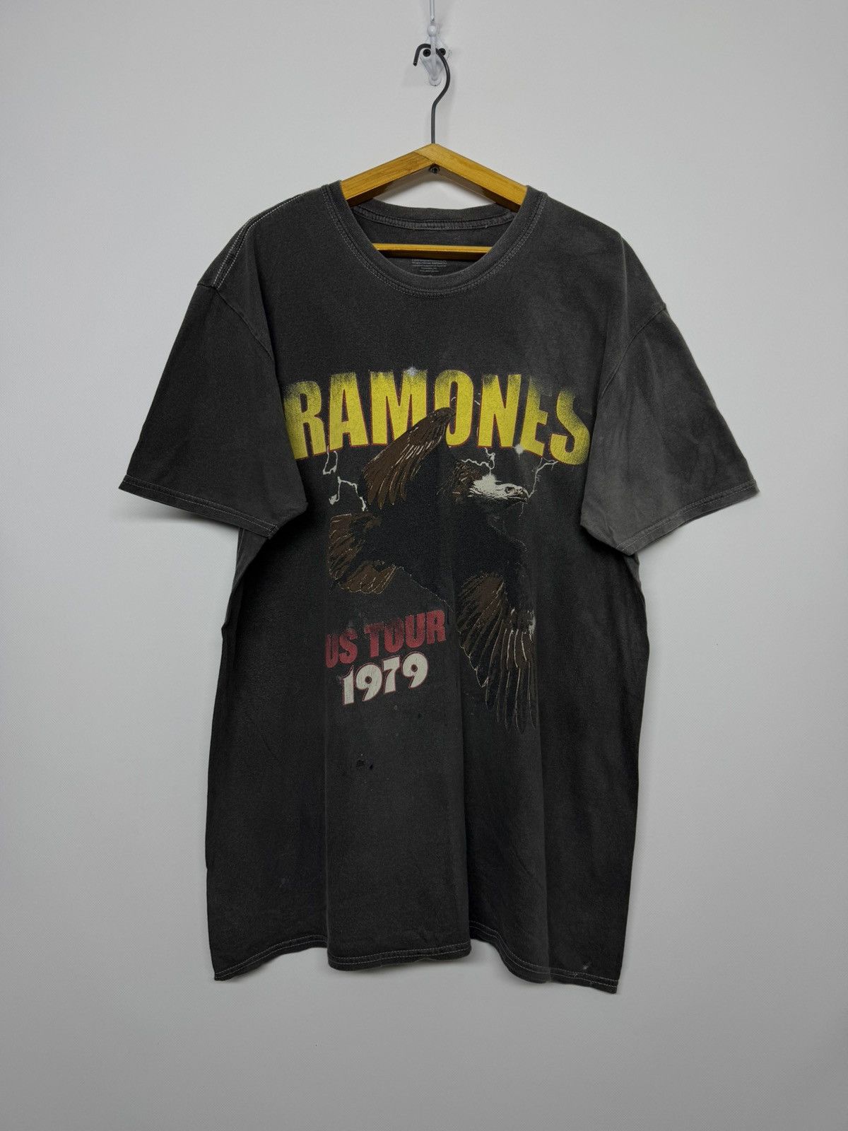 Vintage Vintage Y2k Ramones Rock Band Tee Size US S / EU 44-46 / 1 - 4 Thumbnail