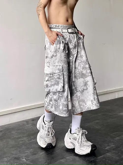 Japanese Brand Retro Hip Hop Multi-Pocket Loose Casual Shorts Size US 32 / EU 48 - 3 Thumbnail
