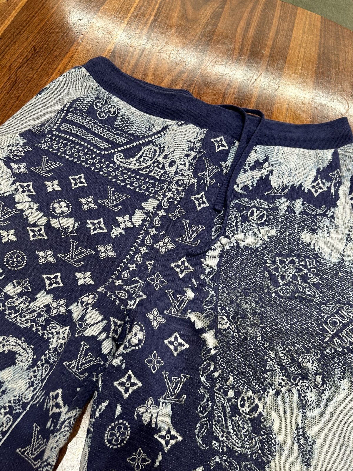 Louis Vuitton LOUIS VUITTON BANDANA SHORTS Size US 32 / EU 48 - 1 Thumbnail