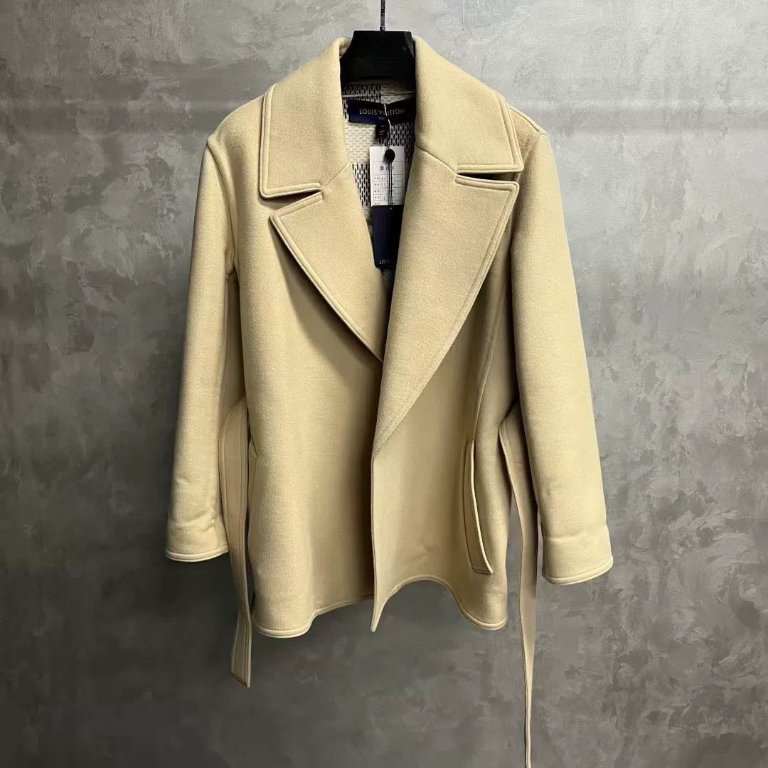 Louis Vuitton Louis Vuitton Brown Coat S Women Size S / US 4 / IT 40 - 1 Thumbnail