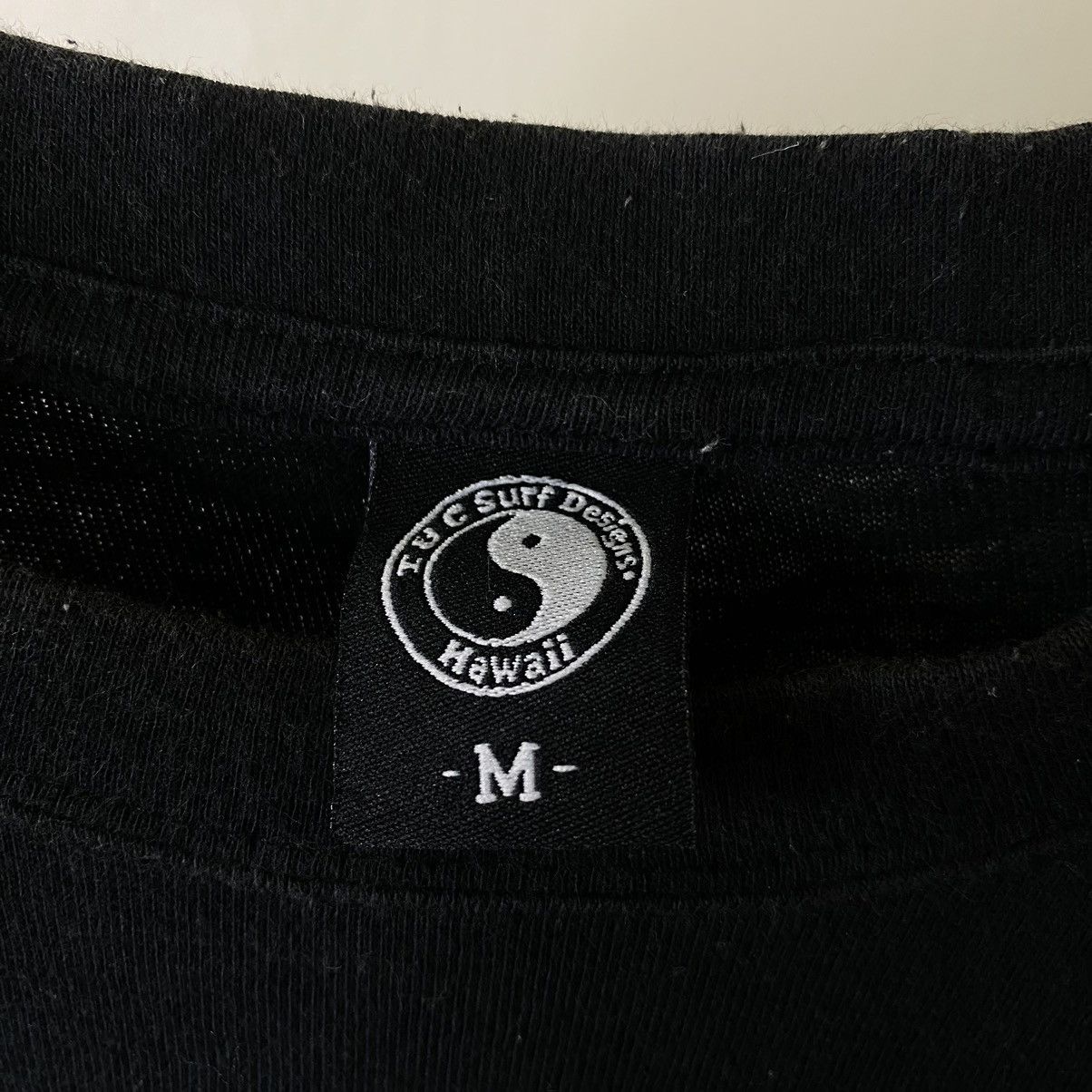 Vintage Vintage 2000s T&C Surf Center Logo Surfing Style Tee Size US M / EU 48-50 / 2 - 3 Thumbnail