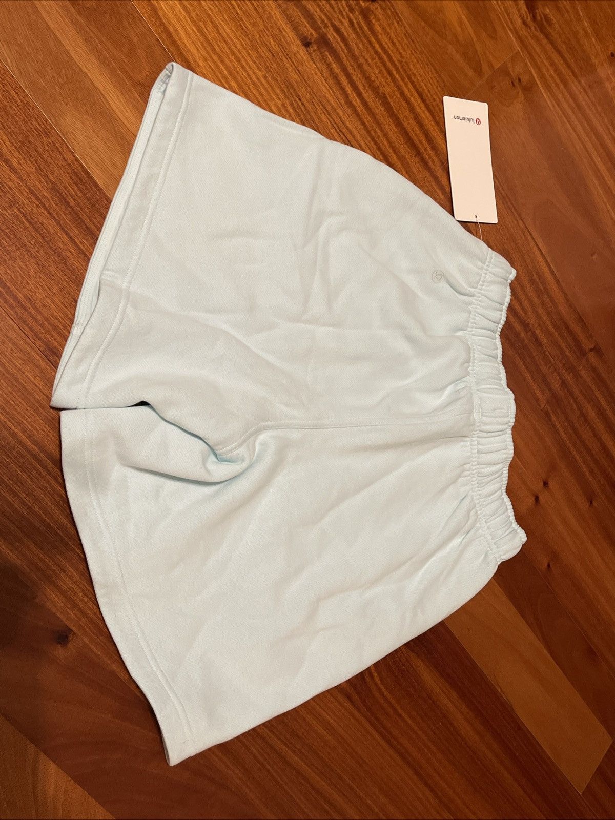 Lululemon NWT Lululemon Scuba Oversized MR Shorts 7” Graphic Size XS Size 27" / US 4 / IT 40 - 4 Thumbnail