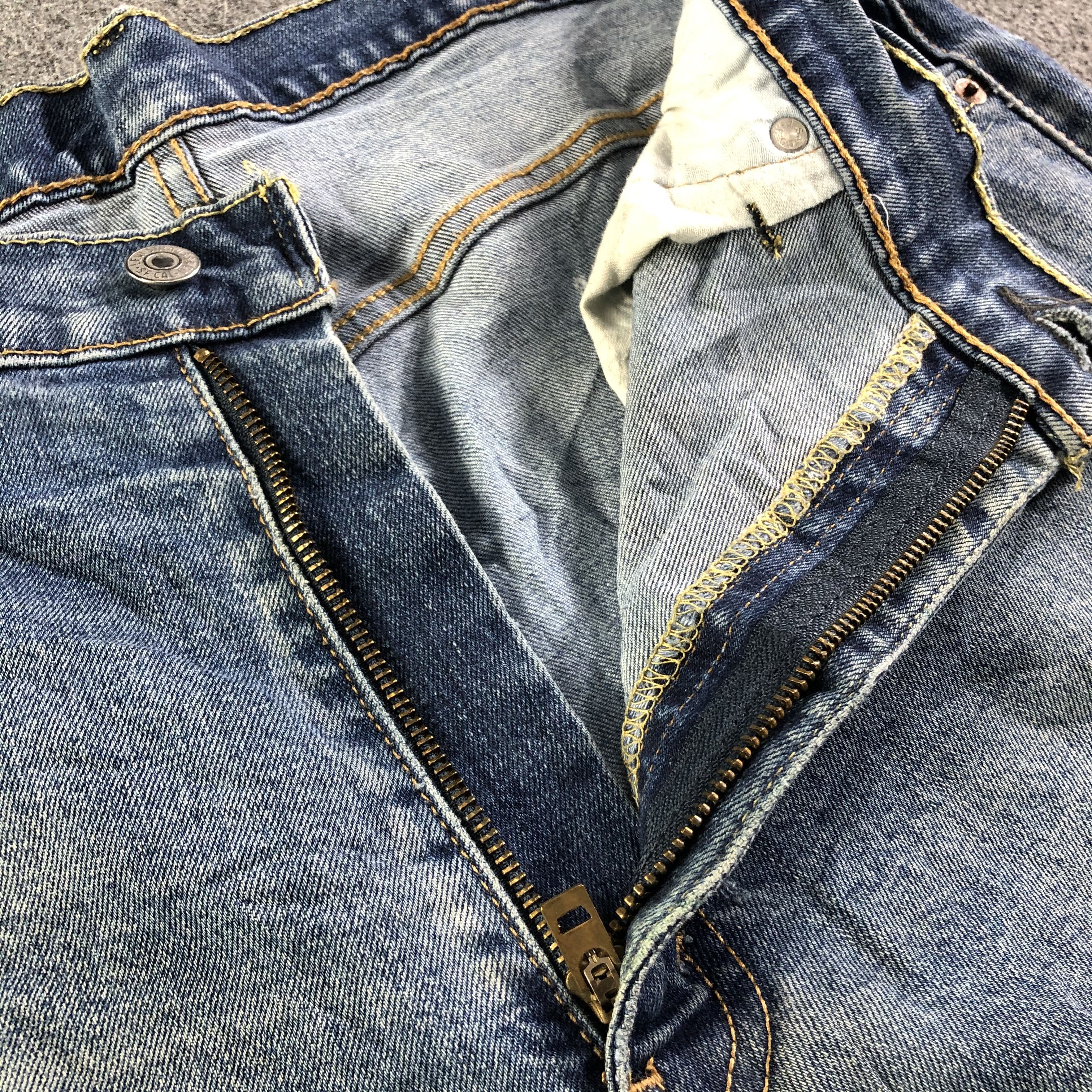Levi's Vintage Blue Wash Levis 550 Jeans-J4342 Size US 35 - 8 Thumbnail