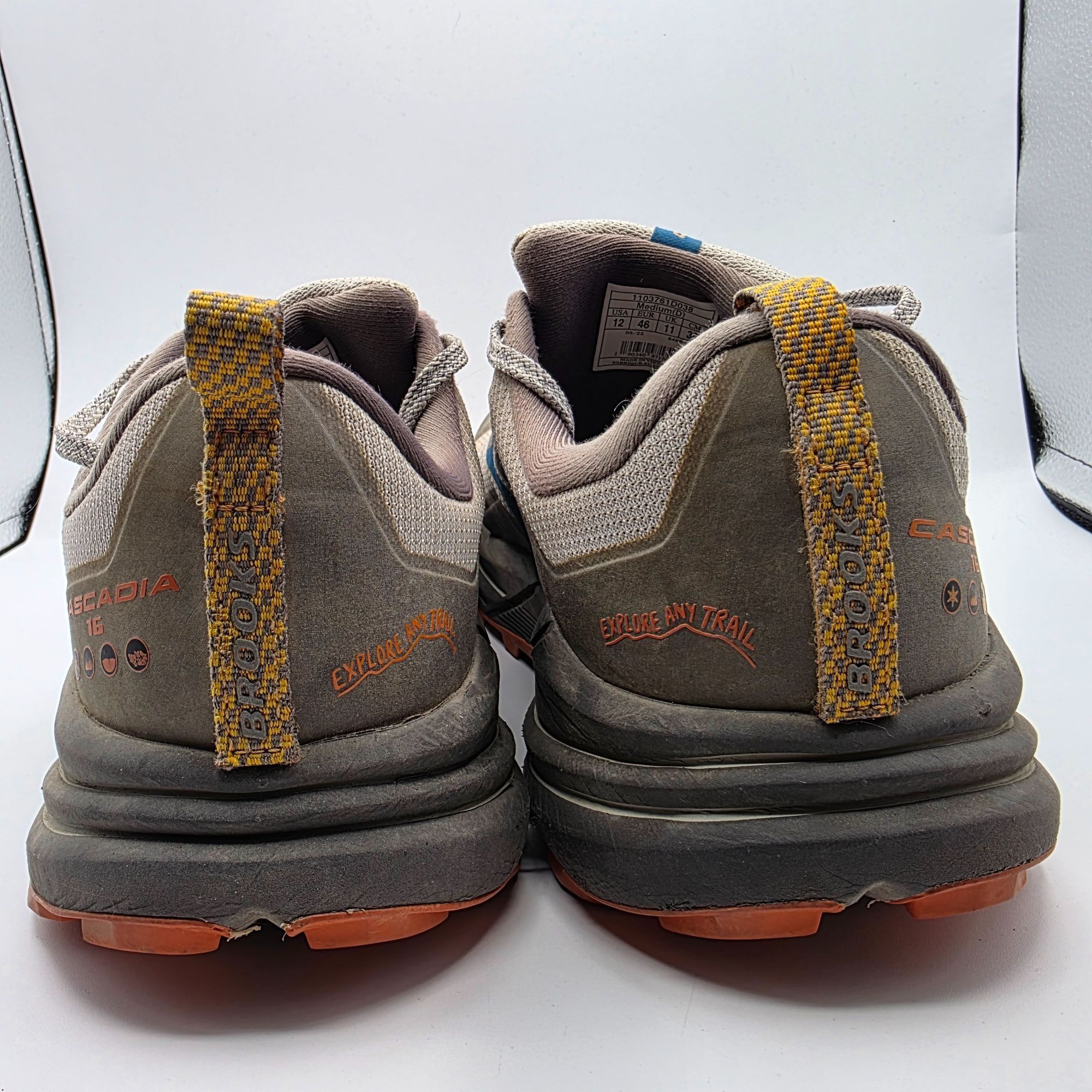 Brooks Brooks Cascadia 16 Mens Size 12 Oyster Mushroom Alloy Orange Size US 12 / EU 45 - 5 Thumbnail