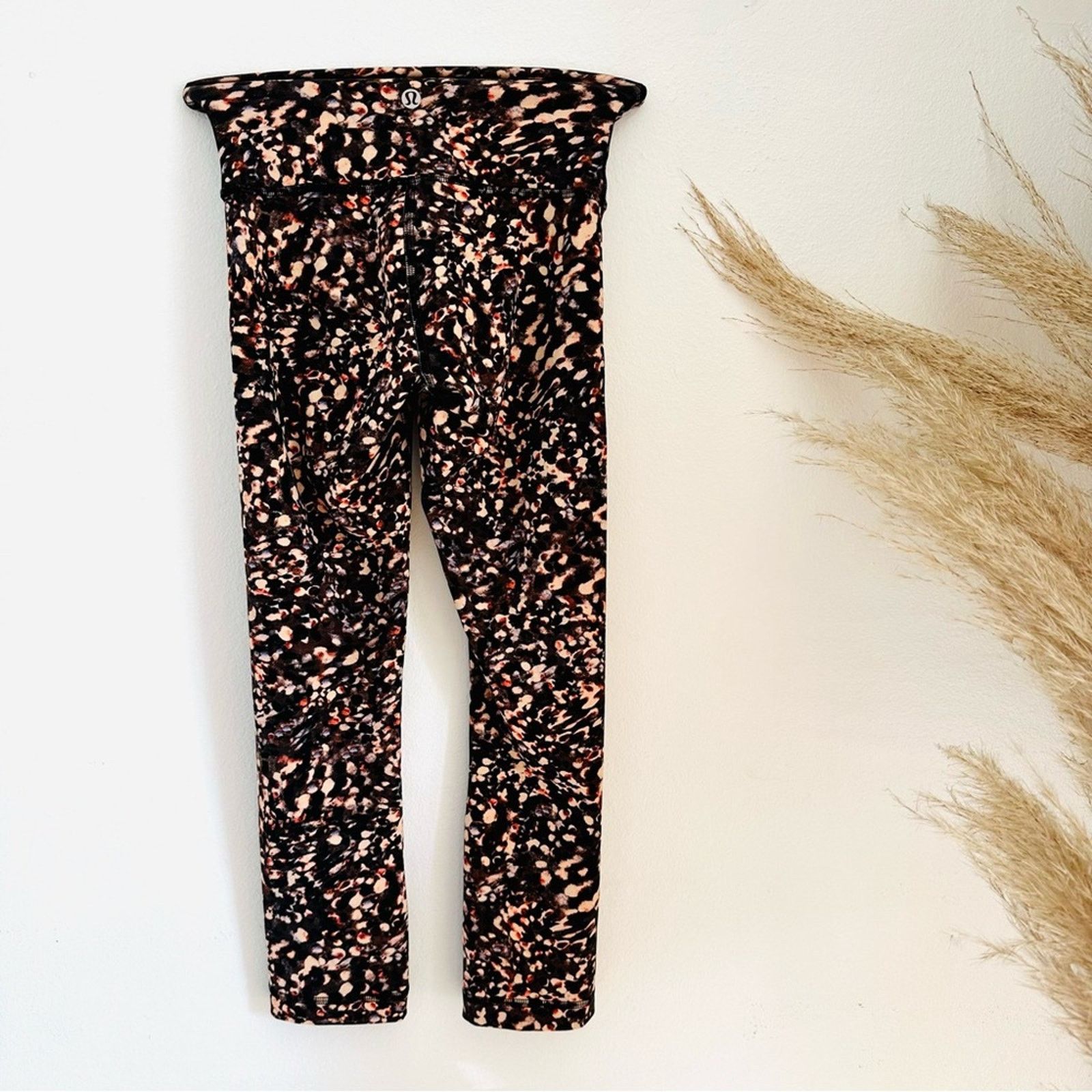 Lululemon LULULEMON Back Tan Print High Rise Cropped Ankle Leggings Size 26" / US 2 / IT 38 - 4 Thumbnail