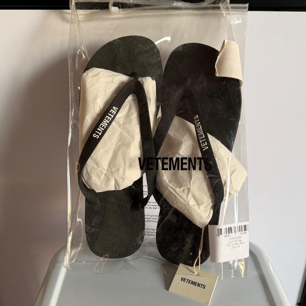 Vetements Vetements anatomic flip flops | Grailed