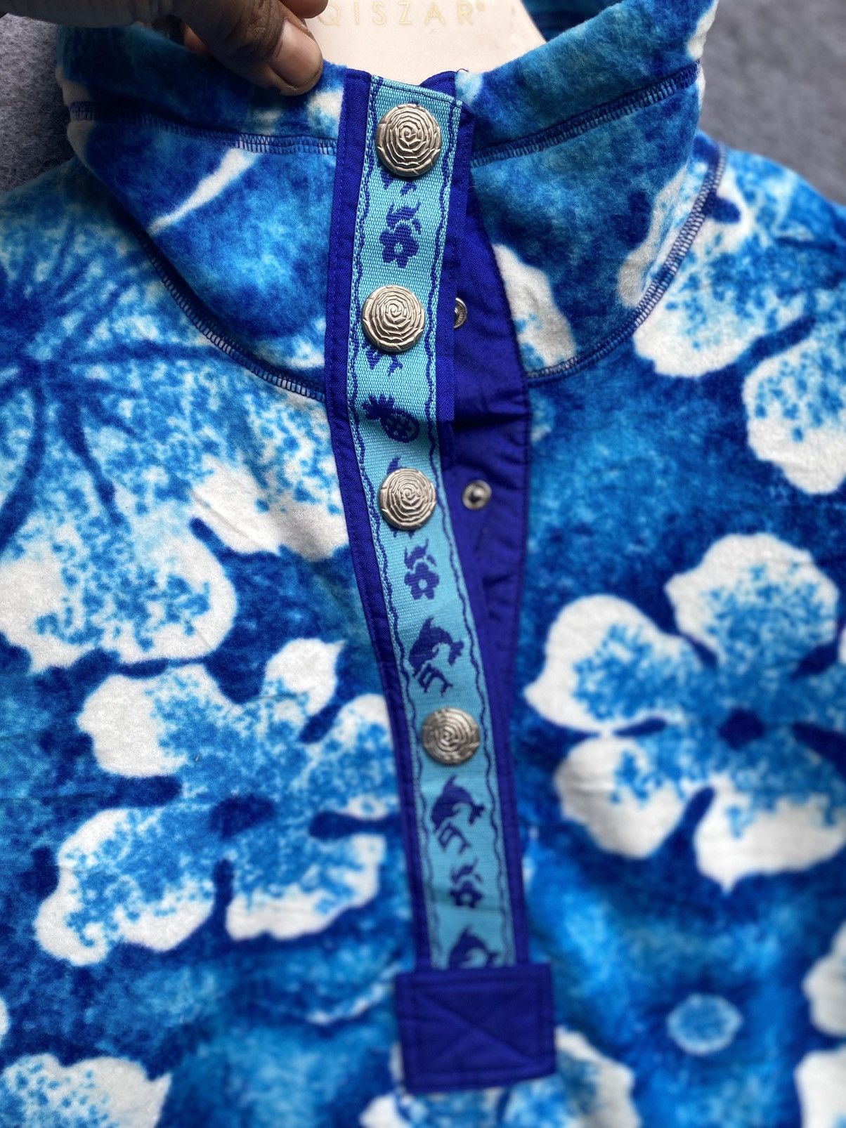 Vintage JOJO FIORE Blue Hibiscus Pattern Fleece Quarter-Snap Pullove Size US S / EU 44-46 / 1 - 5 Thumbnail