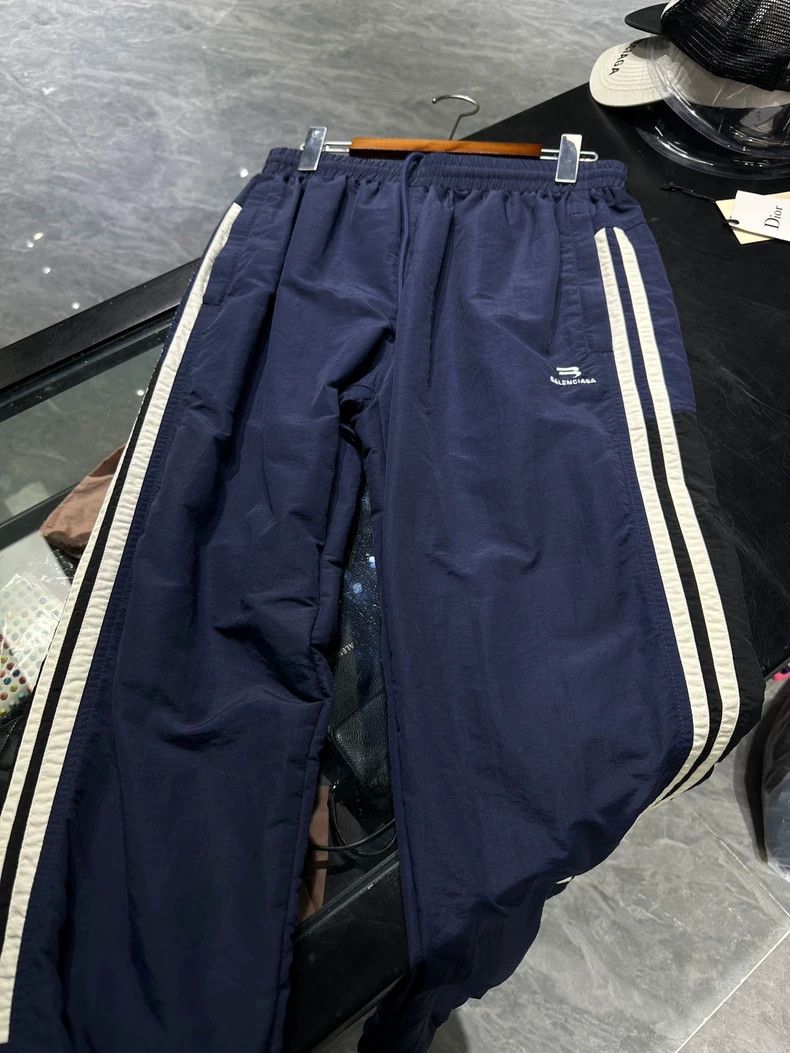 Balenciaga Balenciaga size S Embroidered logo double hook logo patter Size US 27 - 2 Thumbnail