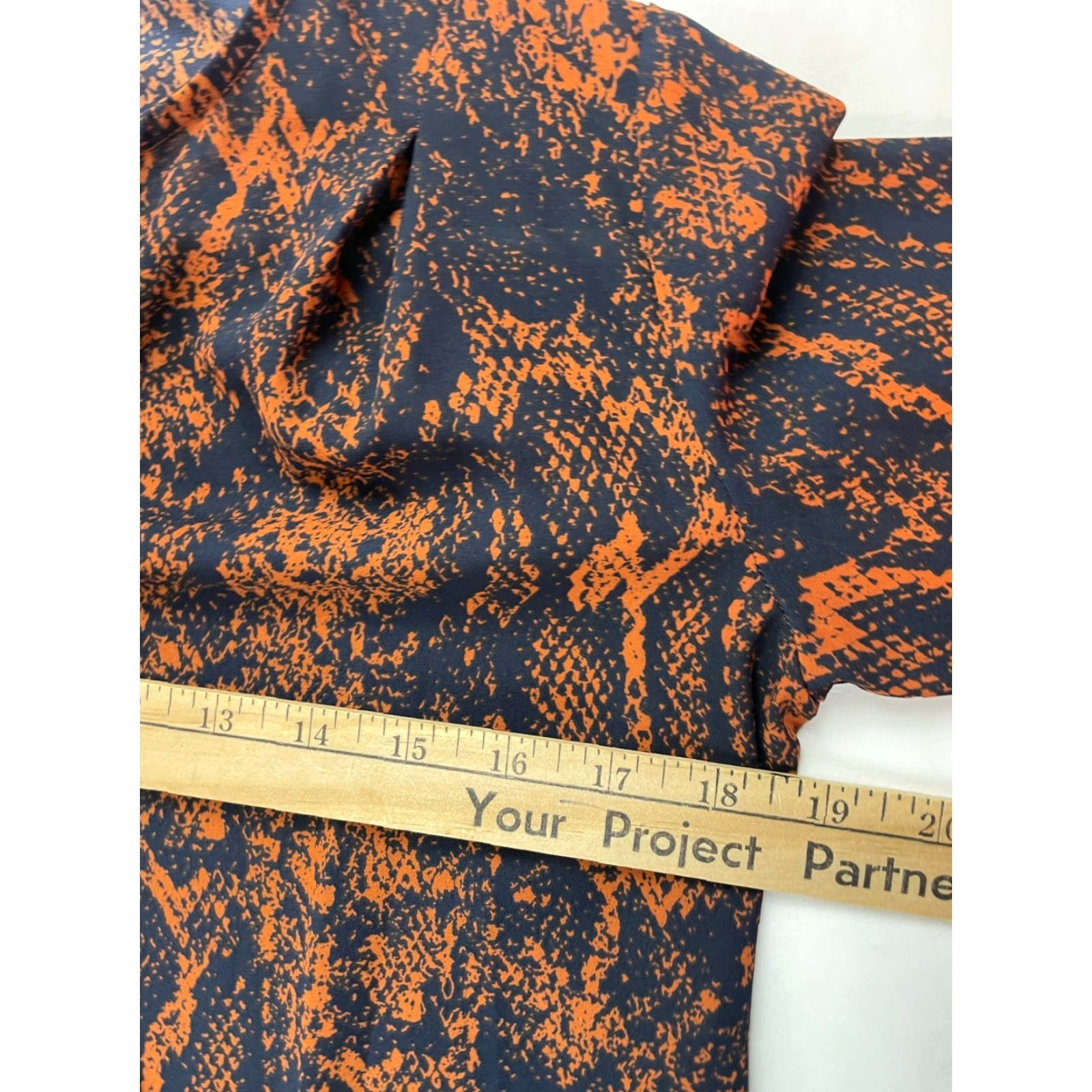 Vintage CAbi Blouse Shirt Tunic Women's XS Orange Snake Skin Pattern Green Hem Tie V-Neck Long Sleeve Casual Modern Mens? Wait. No. End. Size XS / US 0-2 / IT 36-38 - 7 Thumbnail