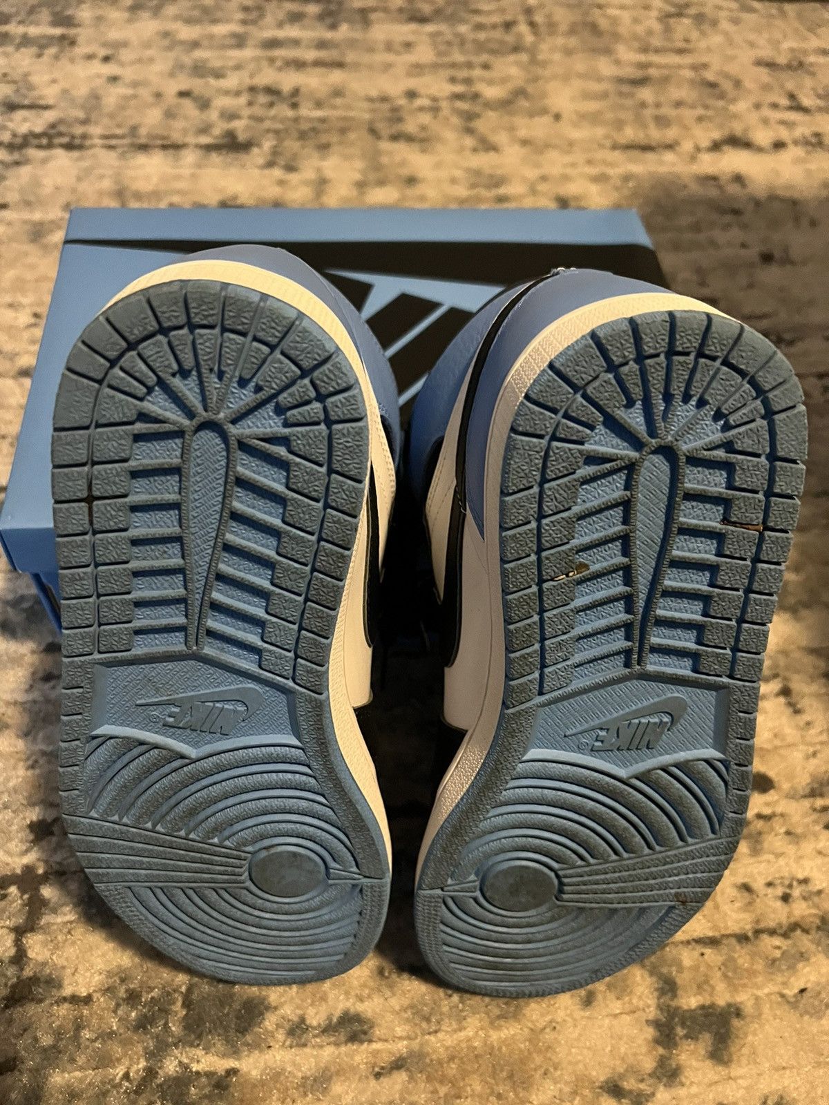 Nike Jordan 1 university blue Size US 8 / EU 41 - 6 Thumbnail