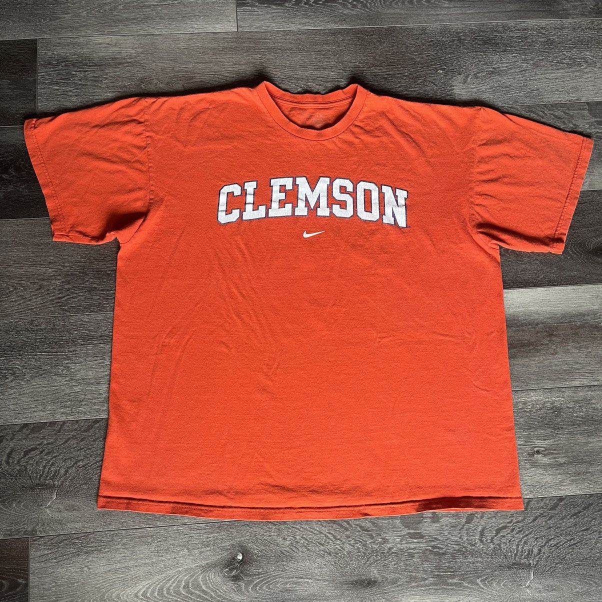 Nike Vintage 2000s Nike Clemson University Center Swoosh Logo Tee Size US XL / EU 56 / 4 - 1 Thumbnail