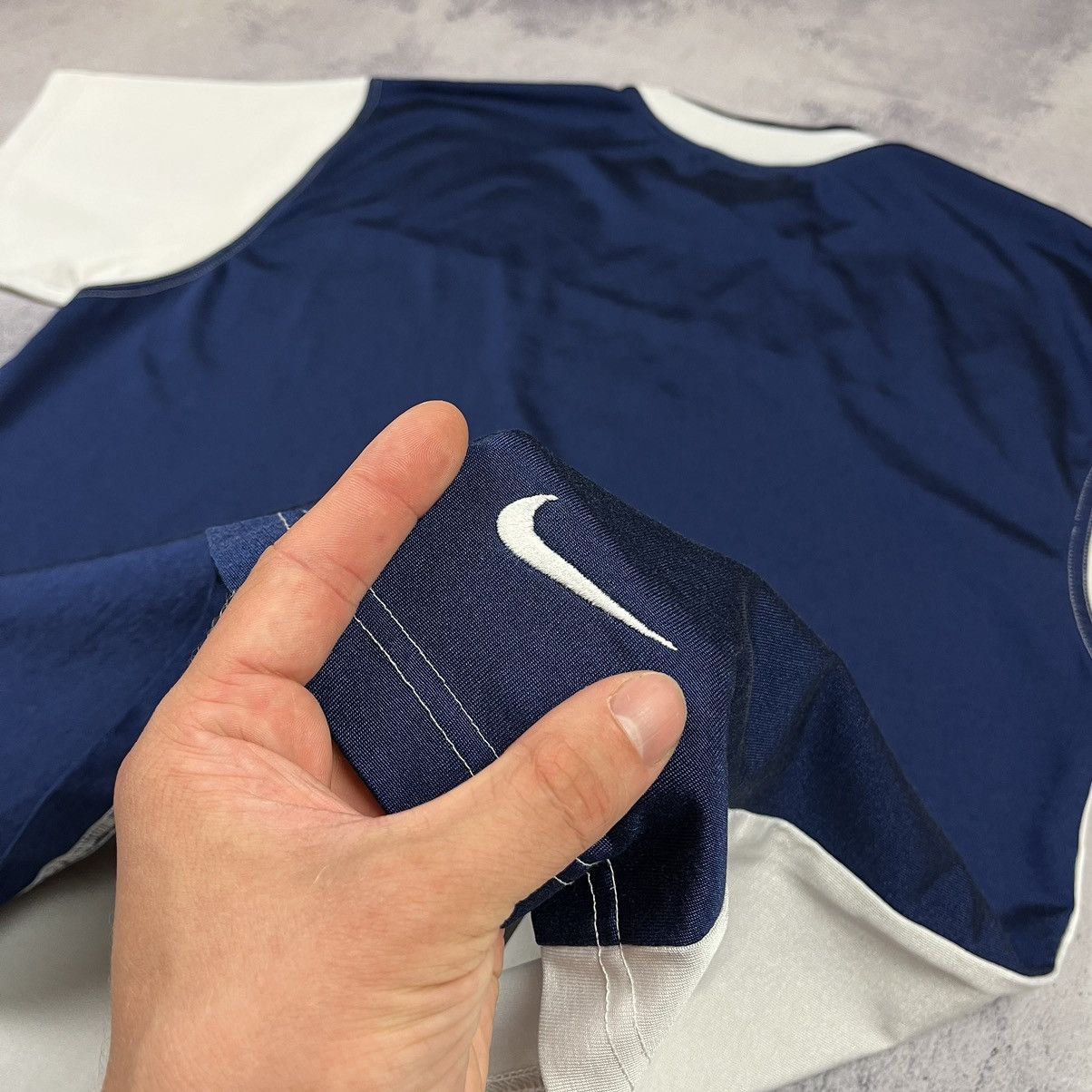 Nike Vintage Nike rare big logo jersey tee 90's Size US L / EU 52-54 / 3 - 10 Thumbnail
