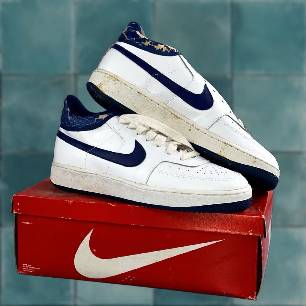 Nike VINTAGE Nike Sky Force 3/4 Sneakers Men 10 White Blue 80s Athletic Size US 10 / EU 43 - 1 Thumbnail