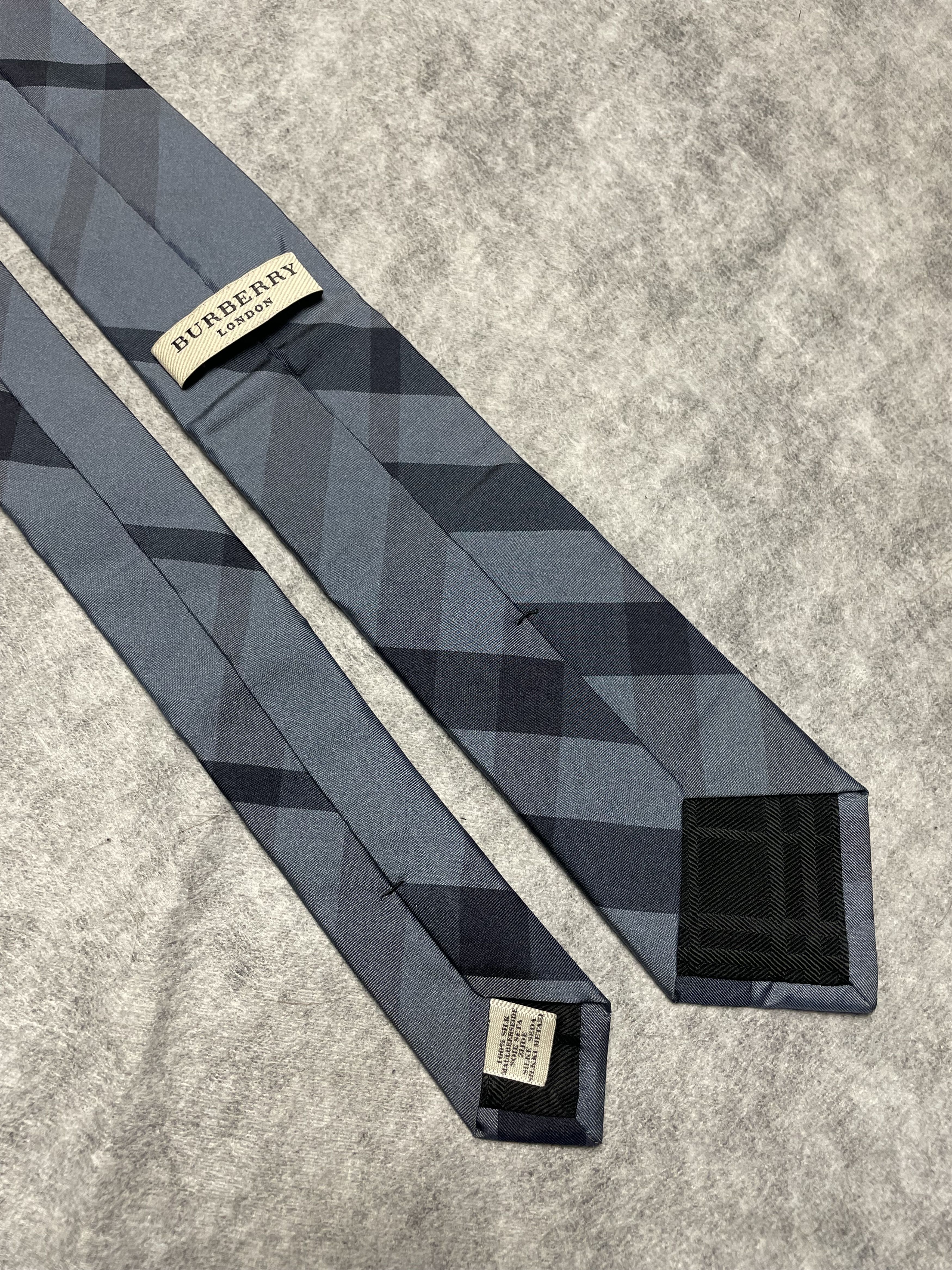 Burberry Burberry London Blue Grey Check Plaid Silk Mens Tie Size ONE SIZE - 5 Thumbnail