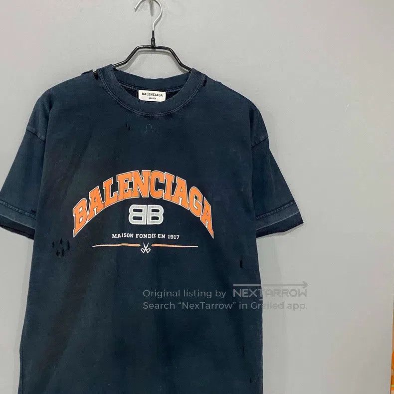 Balenciaga Balenciaga Distressed Logo Short Sleeve Size US S / EU 44-46 / 1 - 2 Thumbnail