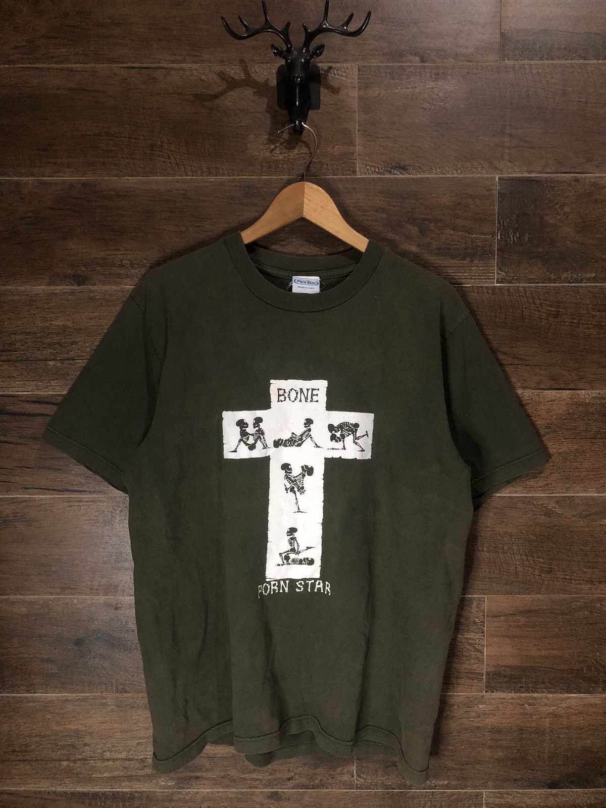 Hook-Ups × Sex Skateboards × Vintage Rare Vintage Porn Star Skateboard 90s Bone Crosses Shirt Size US L / EU 52-54 / 3 - 2 Thumbnail