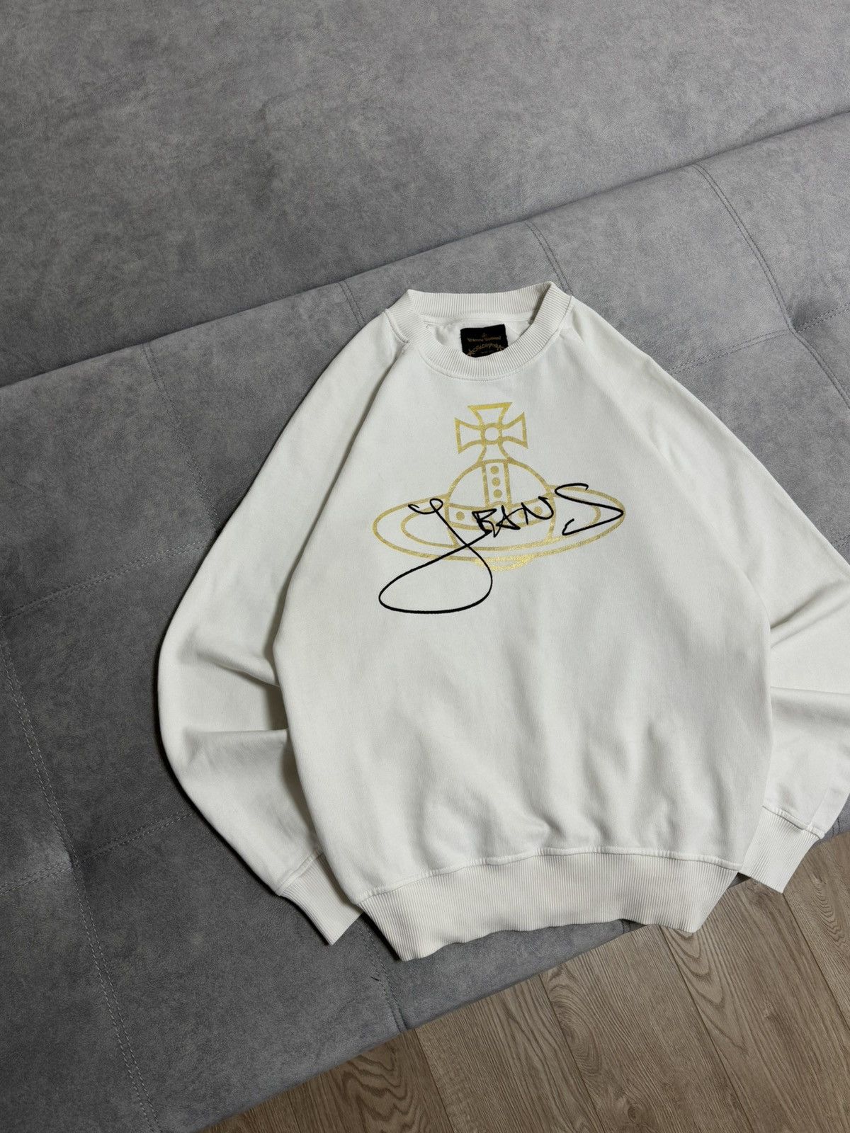 Vintage Vintage Vivienne Westwood anglomania white gold sweatshirt Size US L / EU 52-54 / 3 - 4 Thumbnail