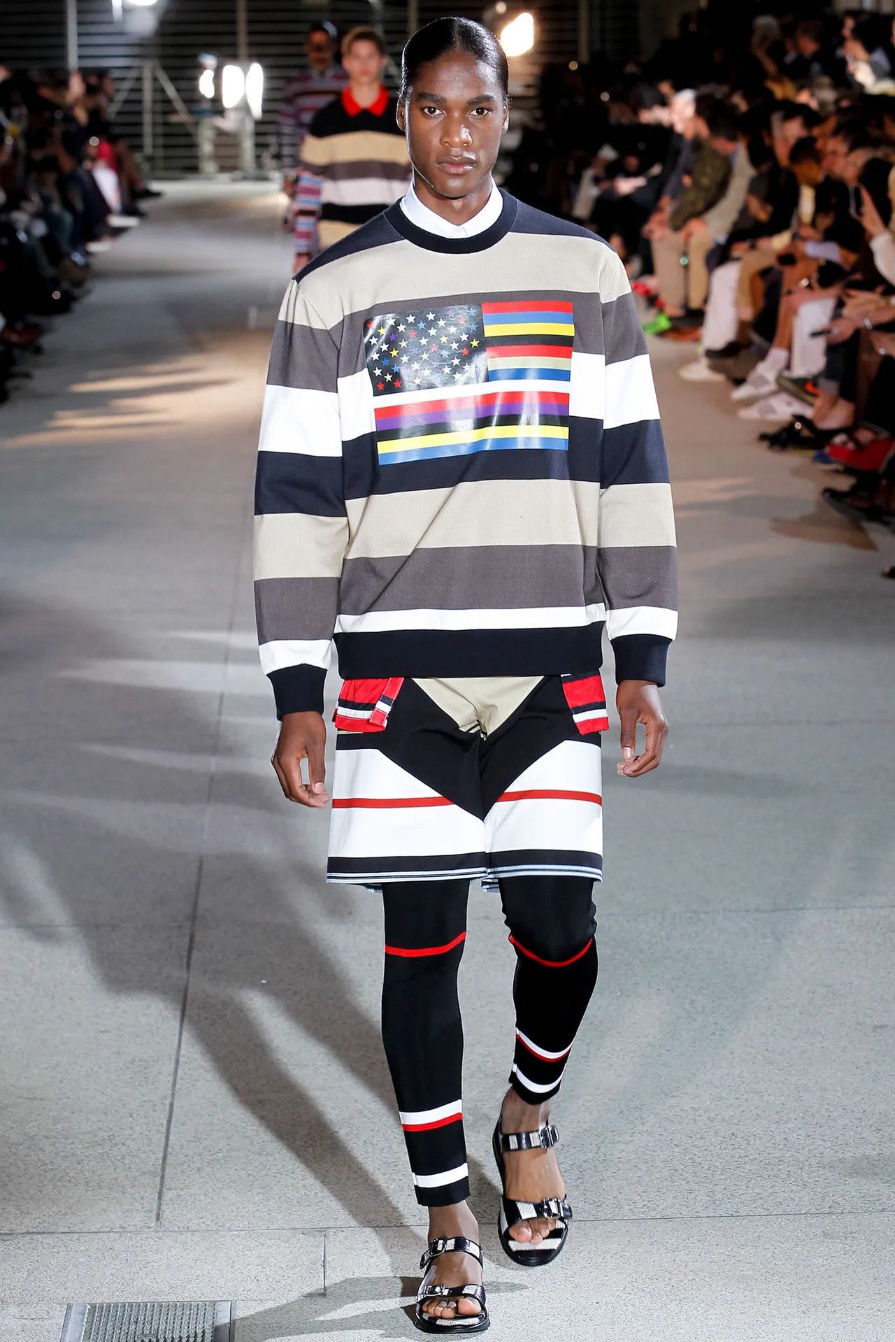 Givenchy Multicolour Striped Flag Print Oversized T-Shirt Size US S / EU 44-46 / 1 - 4 Thumbnail