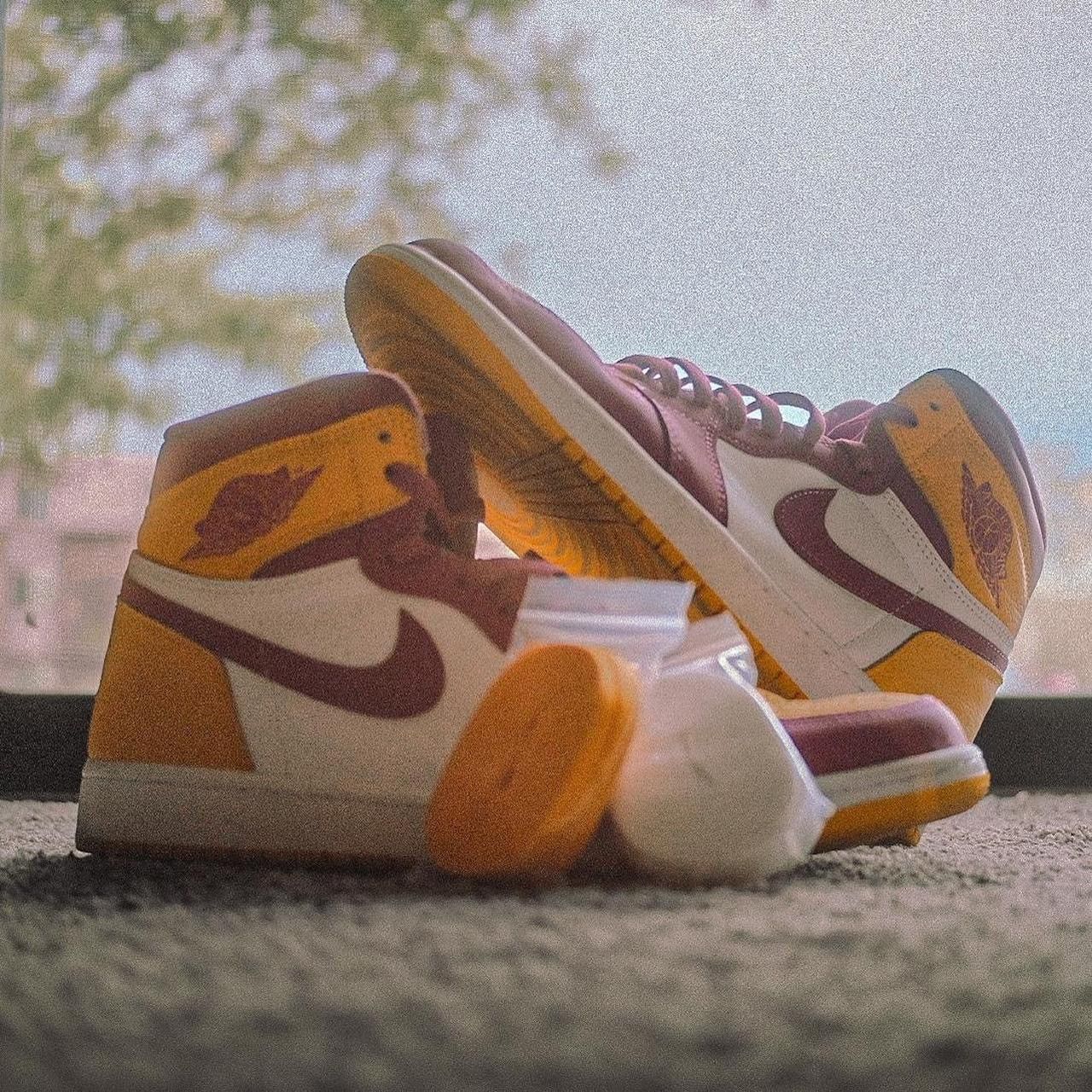Nike Air Jordan 1 Retro High OG ‘Brotherhood’ Size US 9 / EU 42 - 1 Thumbnail