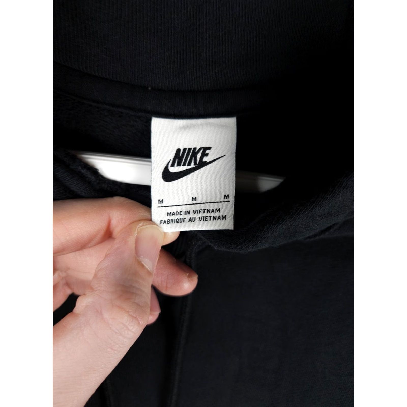 Nike VINTAGE Nike Hoodie Women’s M Black Oversized Cropped Center Swoosh Zip Pocket Hoodie Women's M Black Oversized Cropped Center Swoosh Zip Pocket Size M / US 6-8 / IT 42-44 - 4 Thumbnail