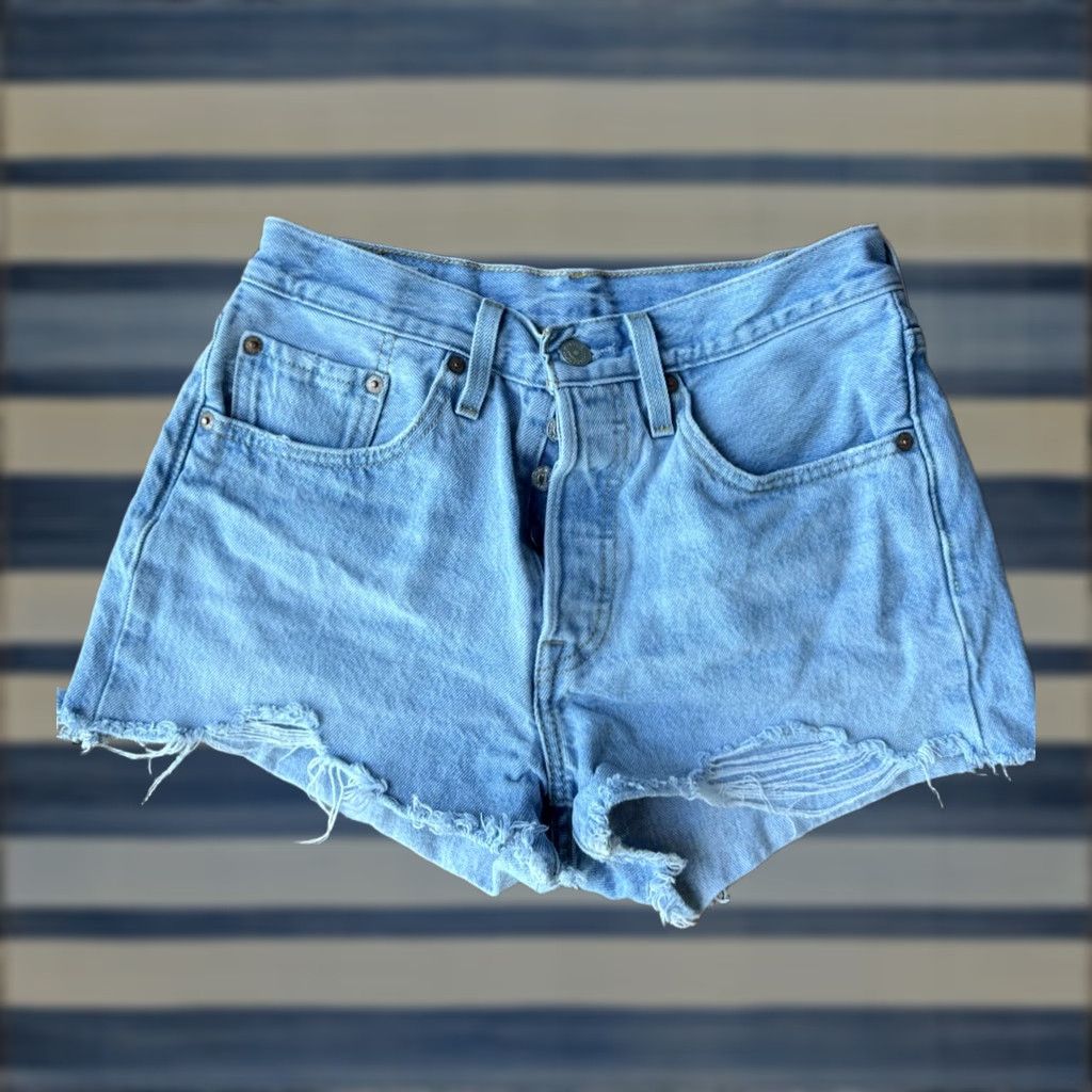 Levi's VINTAGE Levi's 501 Premium Cut Offs Shorts Womens 26 Blue Raw Hem Button Fly Distressed Bermuda Denim Shorts (Medium Wash) Womens Jeans Size 26" / US 2 / IT 38 - 1 Thumbnail
