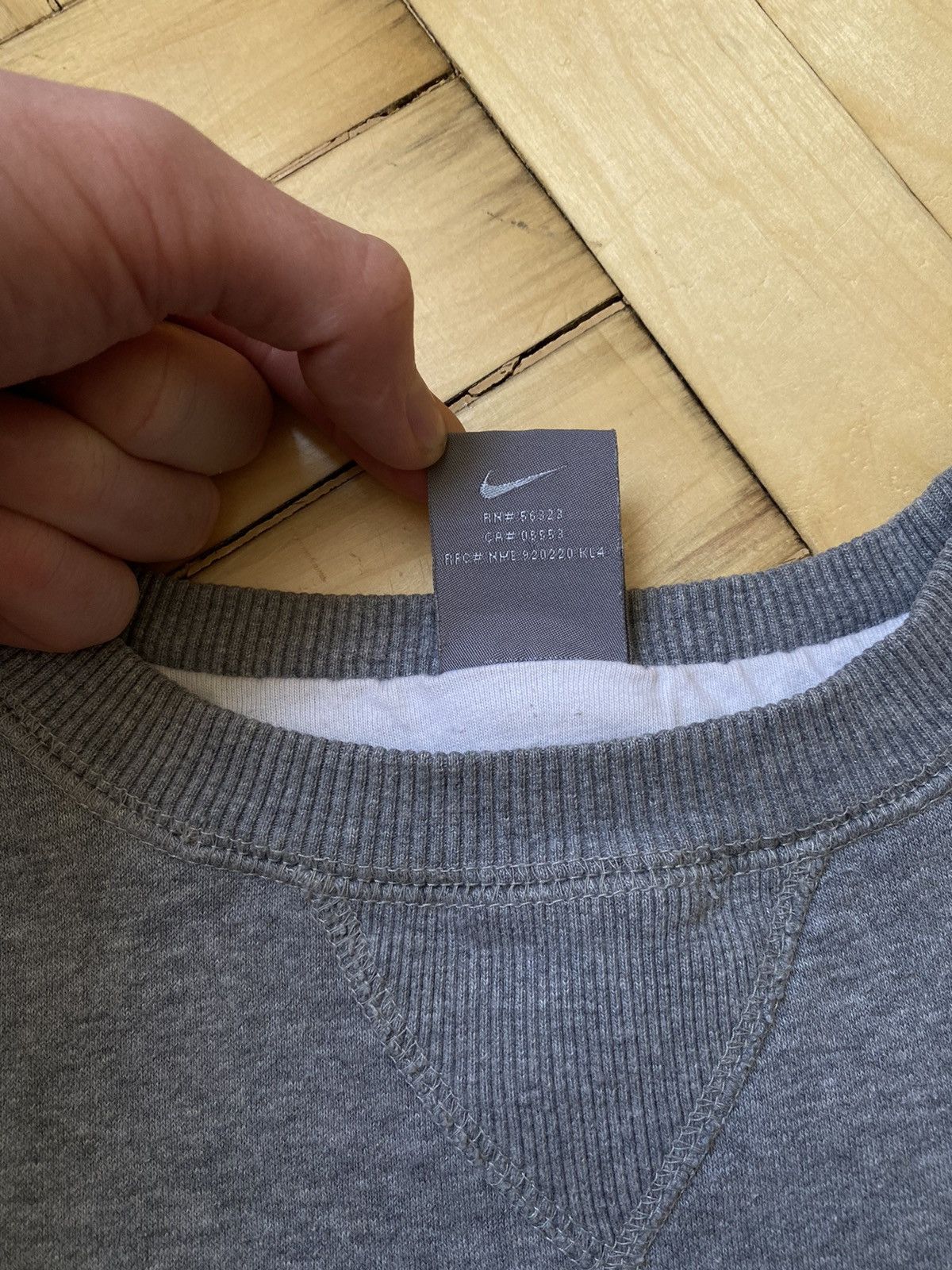 Nike × Vintage Vintage Nike Sweatshirt Top Small Logo Size US L / EU 52-54 / 3 - 5 Thumbnail