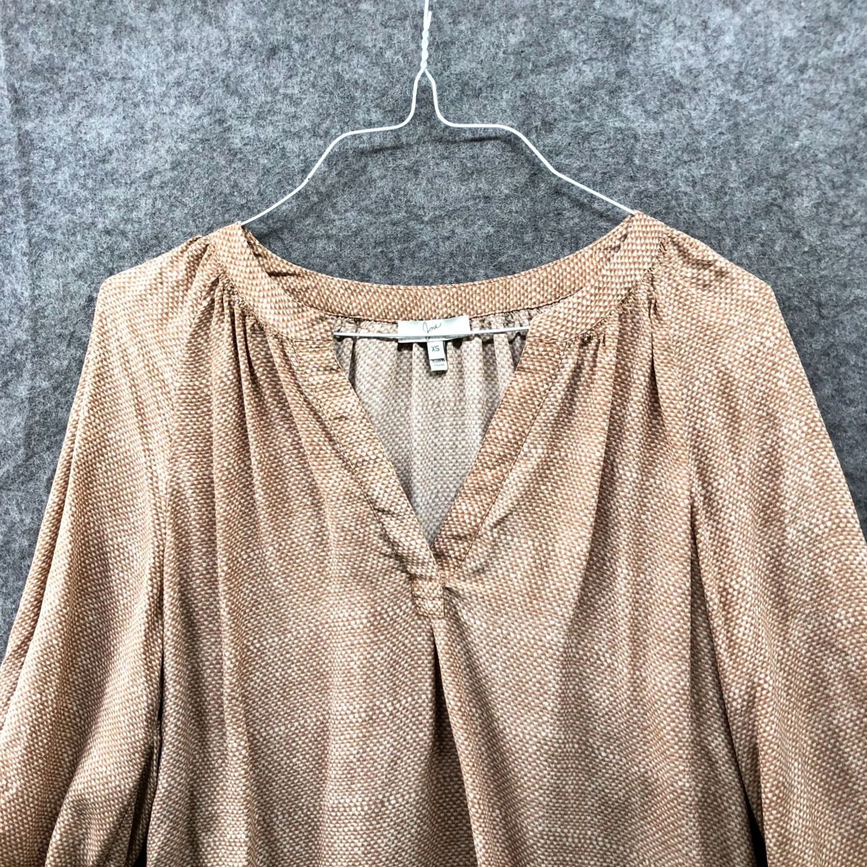 Joie Joie 100% Silk Blouse Womens XS Beige Tank Split Neck 3/4 Cinch Sleeve V-Neck Silk Blouse Women XS Beige Casual Flower Sleeve 3/4 Womens Joie Blouse Size XS / US 0-2 / IT 36-38 - 3 Thumbnail