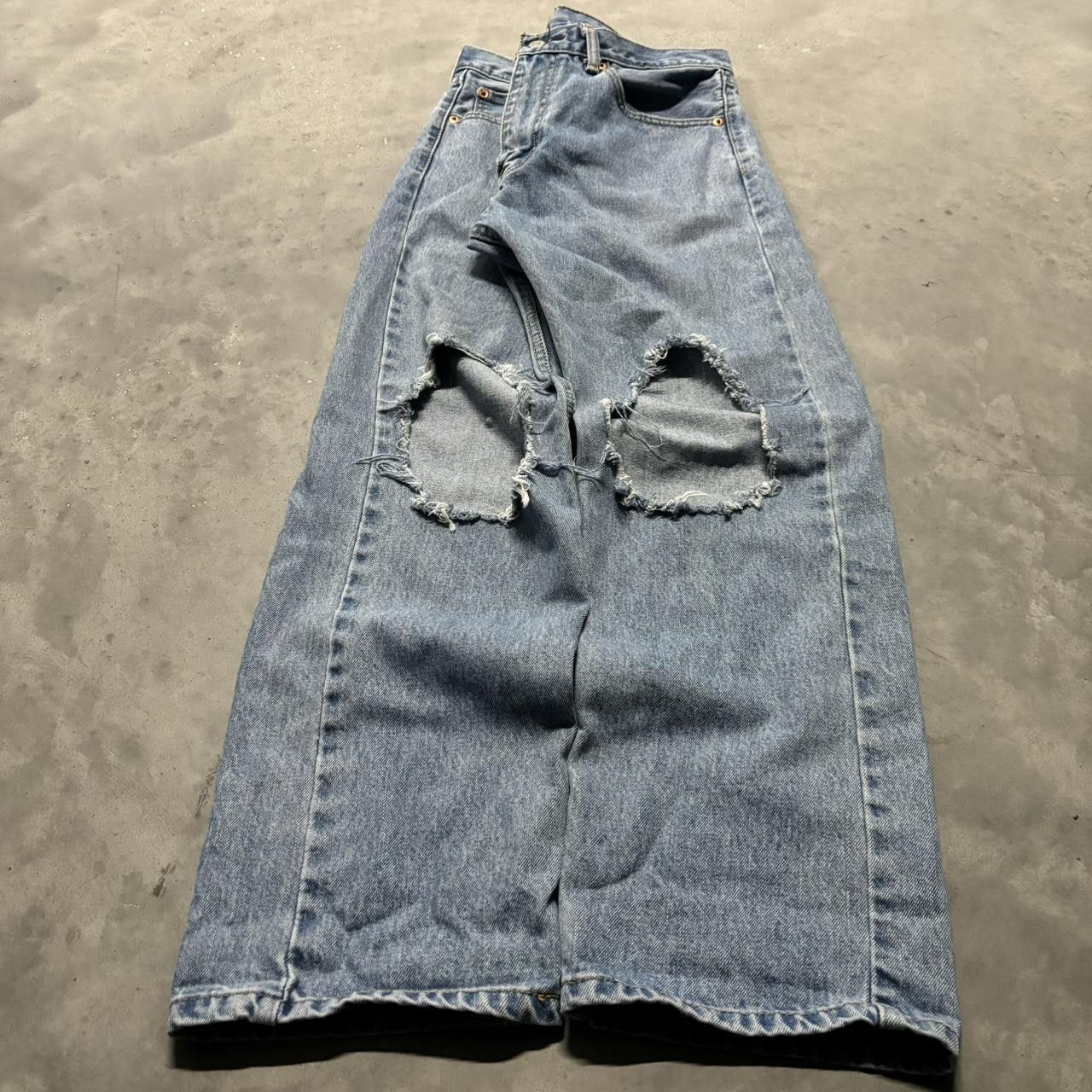 Levi's × Vintage Vintage Y2K/2000s Grunge Levi’s Distressed Light Wash Denim Jeans! Size US 33 - 3 Thumbnail