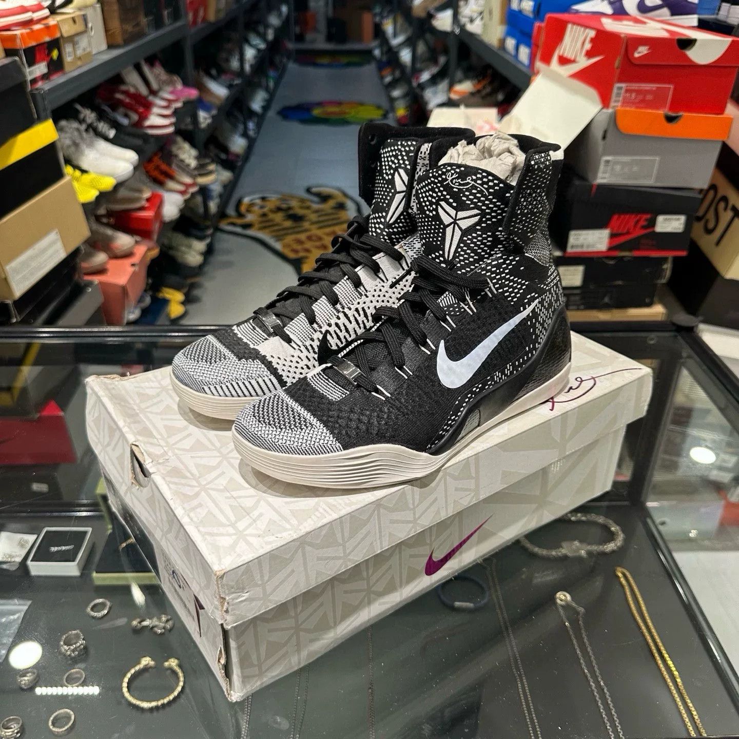 Nike Nike Black Lowtop Sneakers 8.5 Men Size US 8.5 / EU 41-42 - 1 Thumbnail