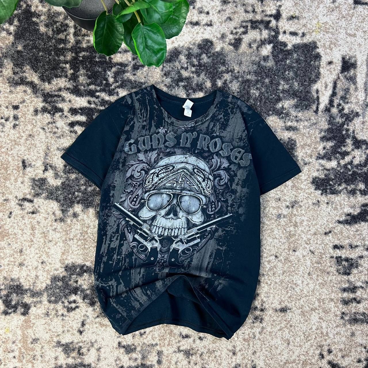 Guns N' Roses Guns N’ Roses Vintage Y2K Big Logo Rock Band T-Shirt 1TS57 Size US S / EU 44-46 / 1 - 1 Thumbnail