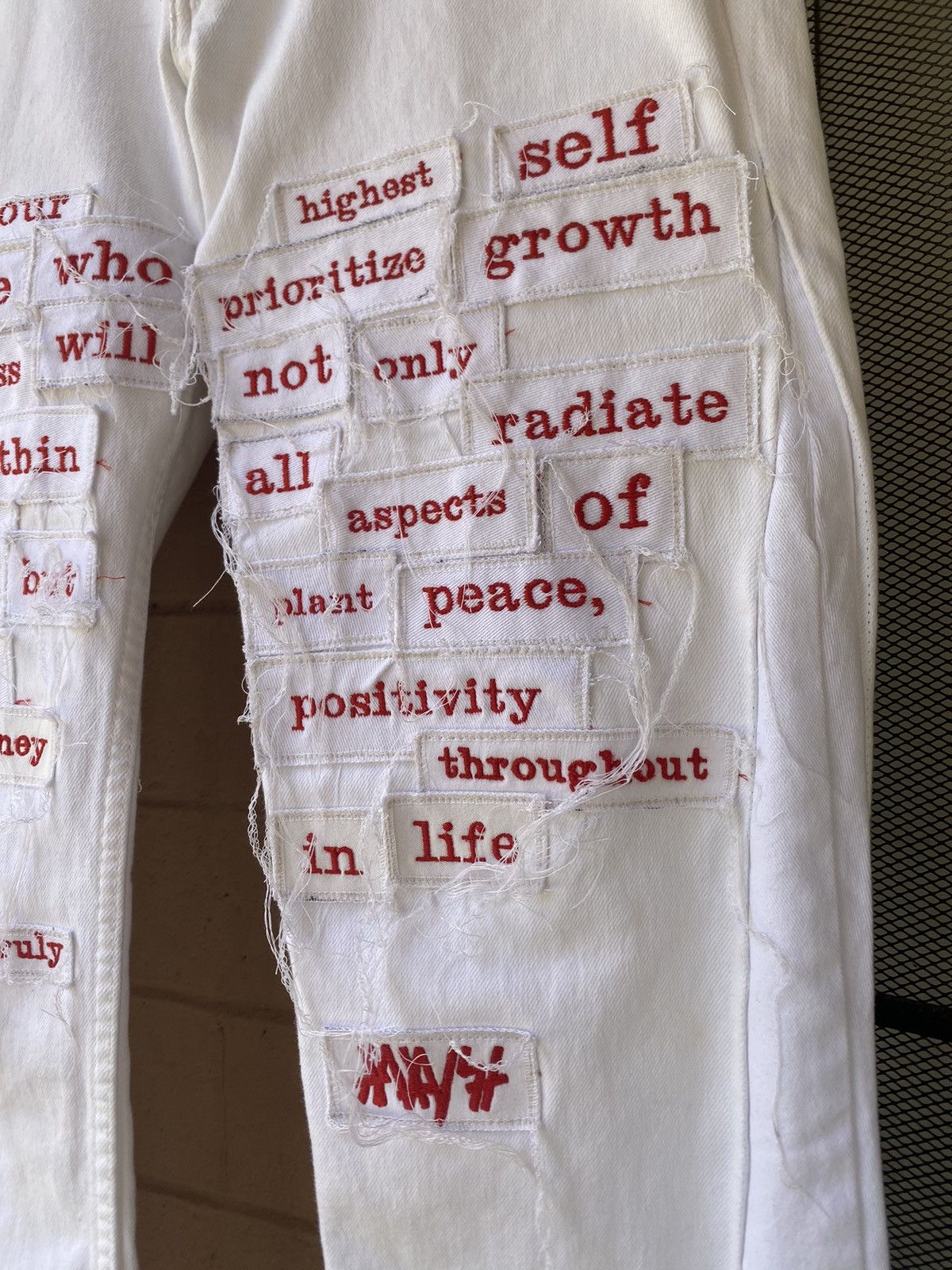 Other “no judgement” flared jeans Size US 33 - 2 Thumbnail