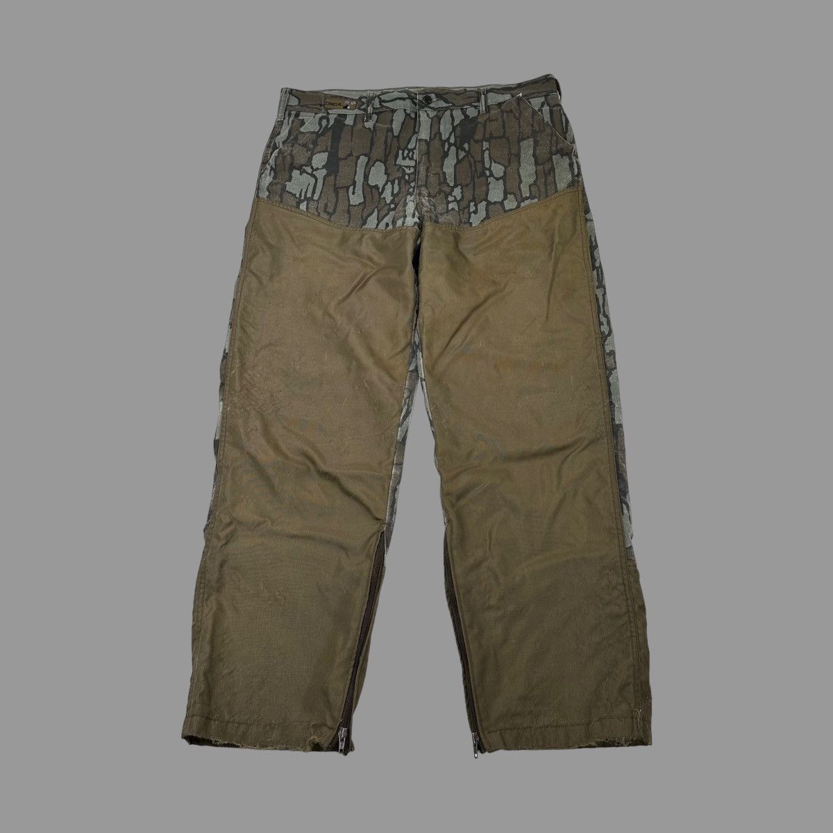 1990s Realtree Camouflage Utility Cargo Pants [24-28 x 30] – From