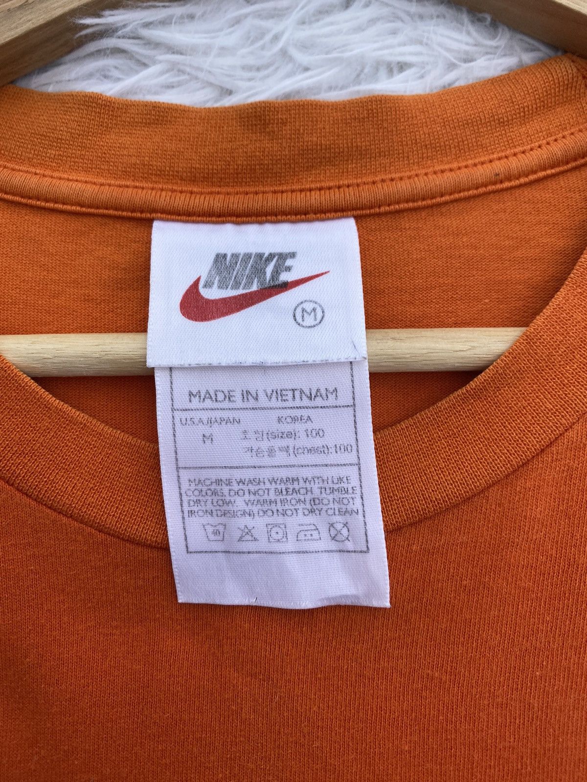 Nike Rare Vintage NIKE Basketball Orange T-shirt Size US M / EU 48-50 / 2 - 9 Thumbnail