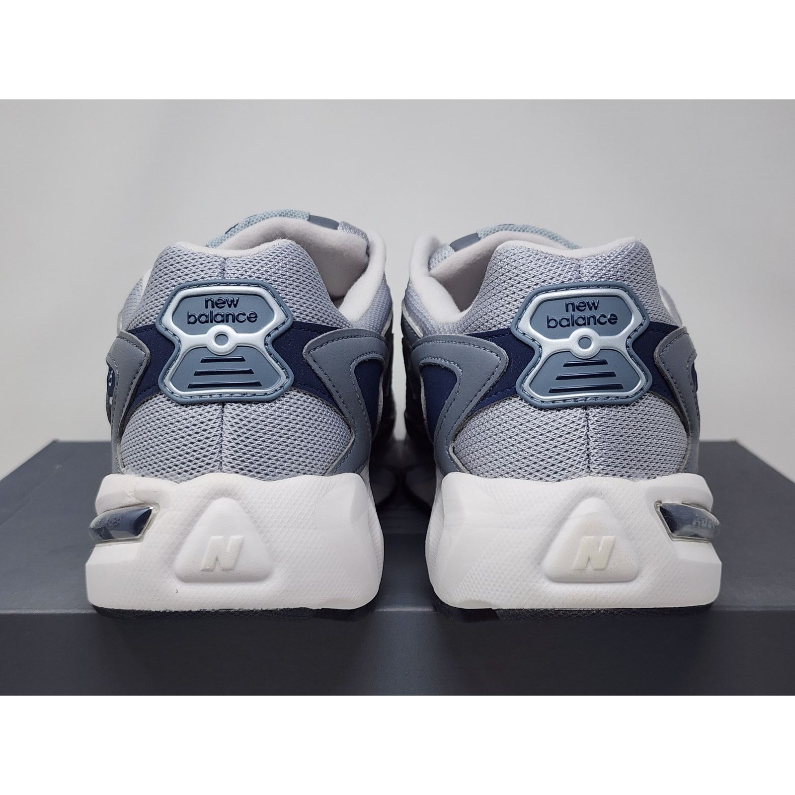 DS New Balance 725 TITANIUM NAVY ML725AJ