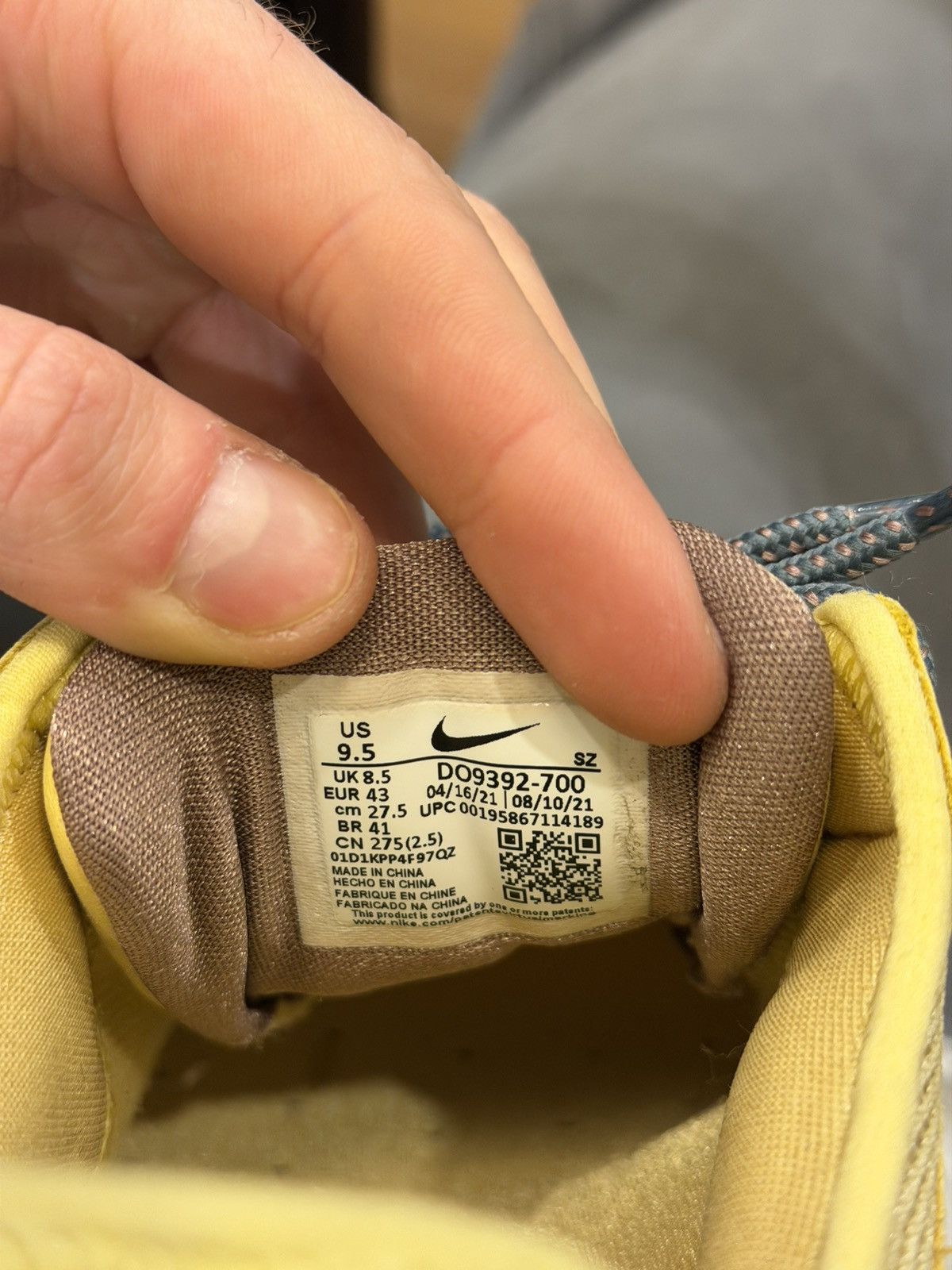 Nike Nike x Travis Scott Air Max 1 Saturn Gold Size US 9.5 / EU 42-43 - 8 Thumbnail