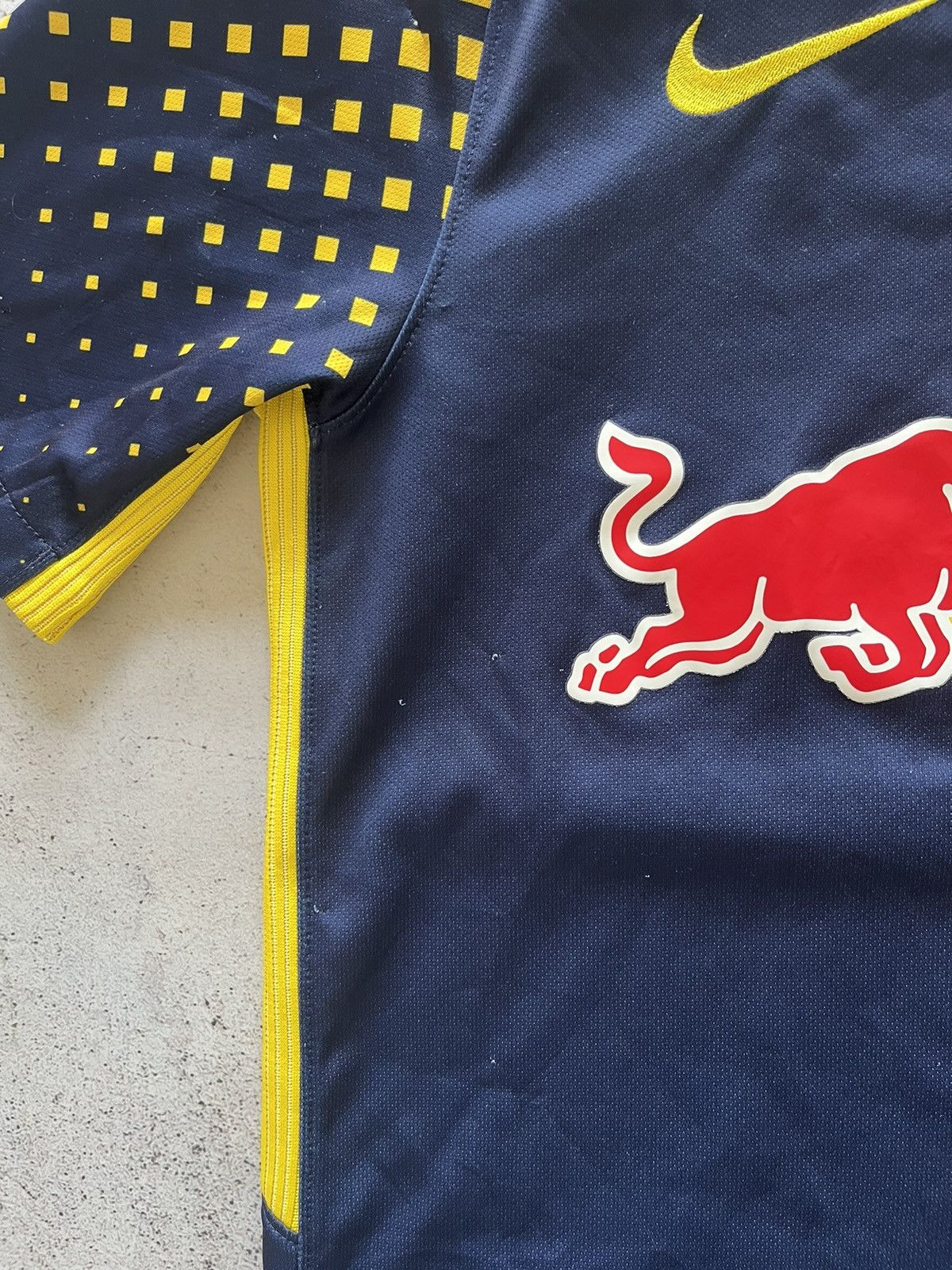 Red Bull NIKE RED BULL SALZBURG 2017 SOCCER JERSEY,FOOTBALL SHIRT Size US S / EU 44-46 / 1 - 5 Thumbnail