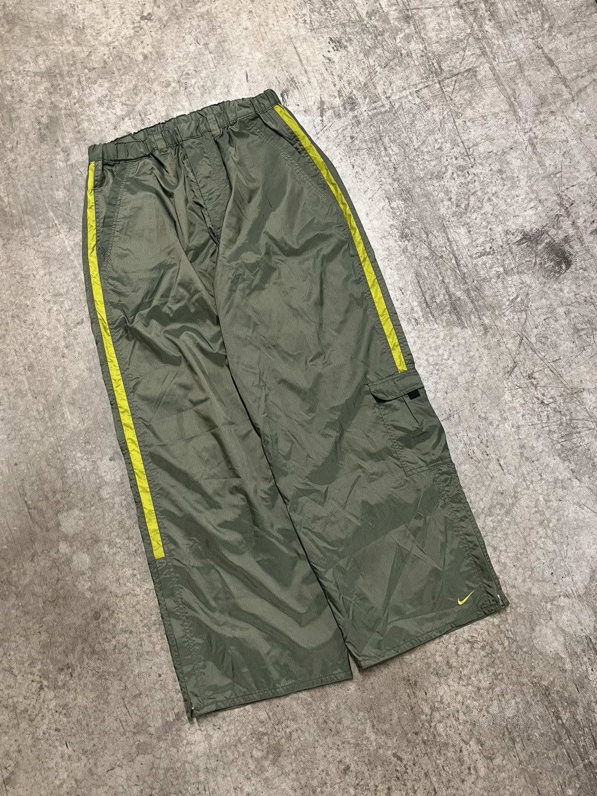 Nike Nike track pants y2k baggy fit wide leg streetwear hype rare Size US 30 / EU 46 - 1 Thumbnail