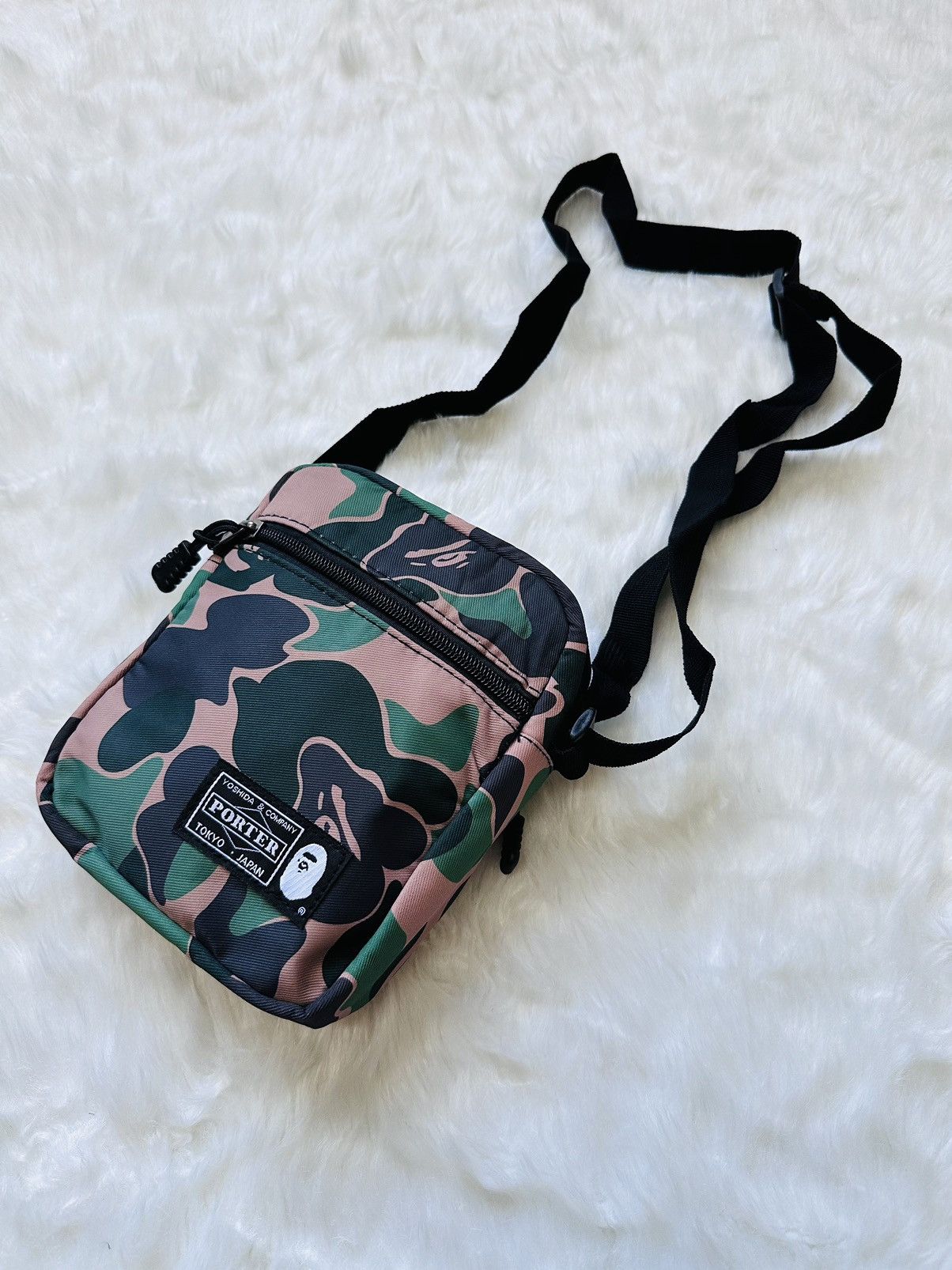 Japanese Brand 🇯🇵 Japanese Brand Camouflage Quick Pocket Sling Bag Size ONE SIZE - 1 Thumbnail