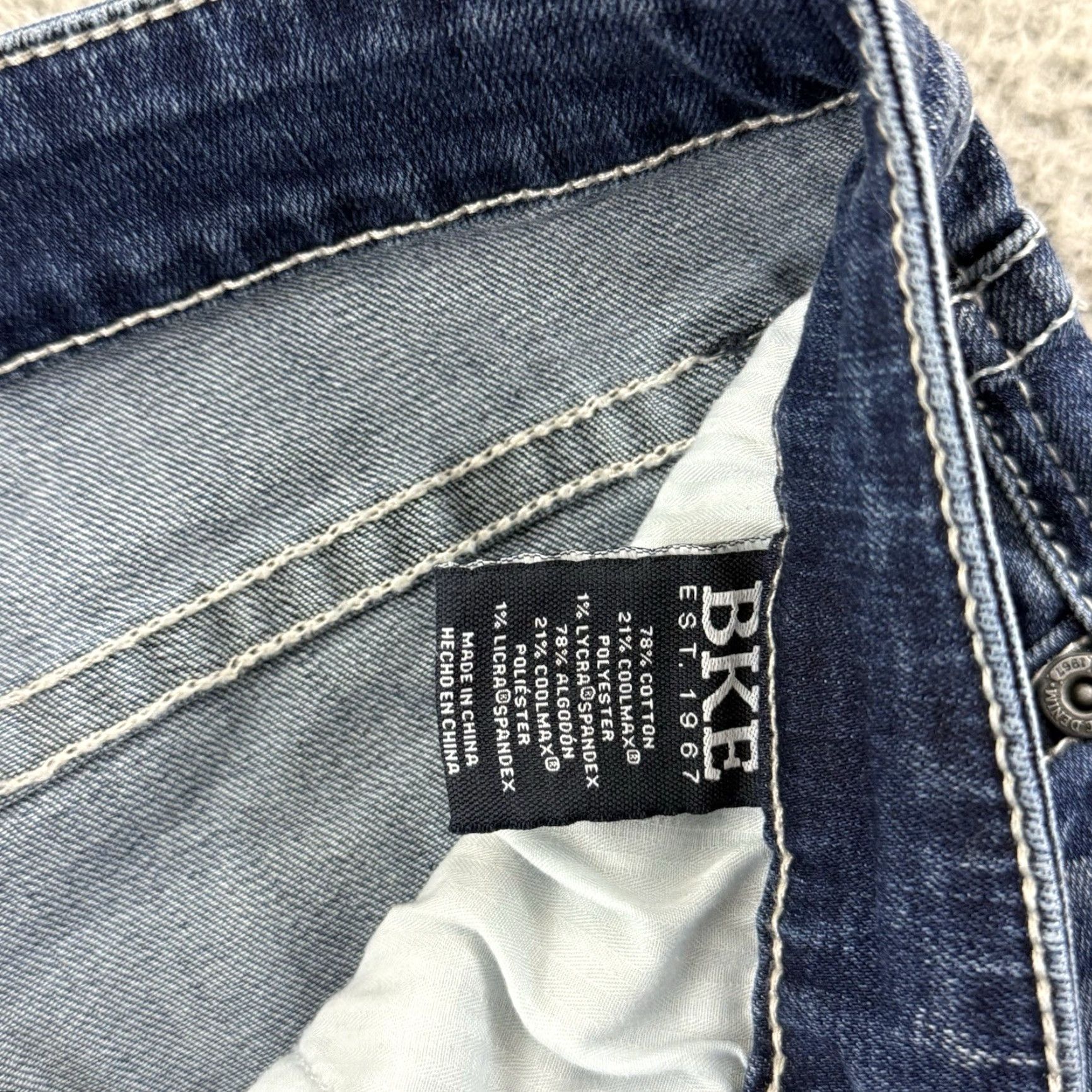 Vintage BKE Buckle Jeans Mens 32x30 Blue Denim Bootcut 5-Pocket Western Zip Button Old School 90s Cowboy Baggy Straight Regular Fit Jewelry Logo Pink Size US 32 / EU 48 - 6 Thumbnail
