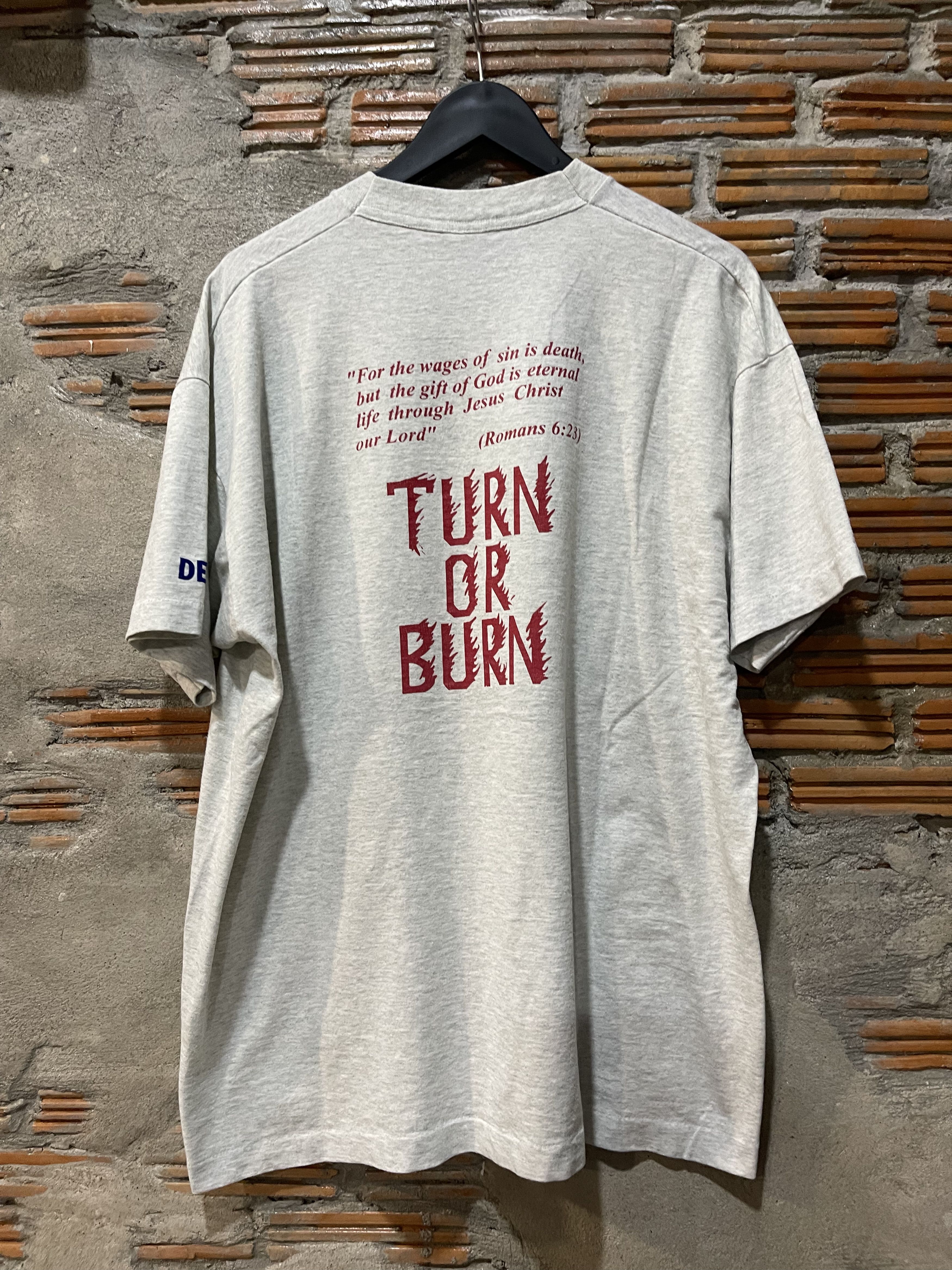 Vintage 🔥 RARE 90s VINTAGE "TURN OR BURN" CHRISTIAN TEE 🔥 Size US XL / EU 56 / 4 - 8 Thumbnail